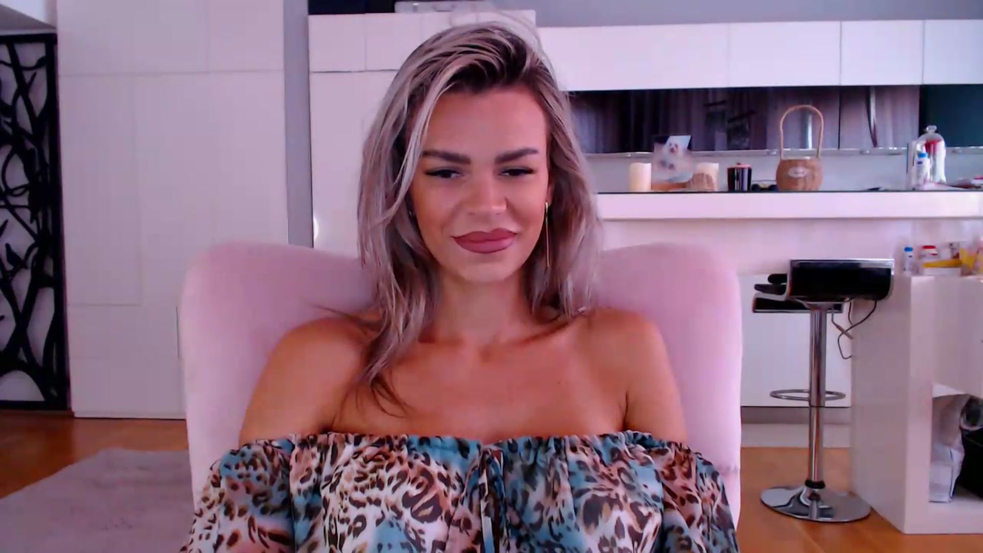 Gallery image thumbnail from D_y_y's myfreecams stream on, 05/28/2026, 05:35 image 19 of 20
