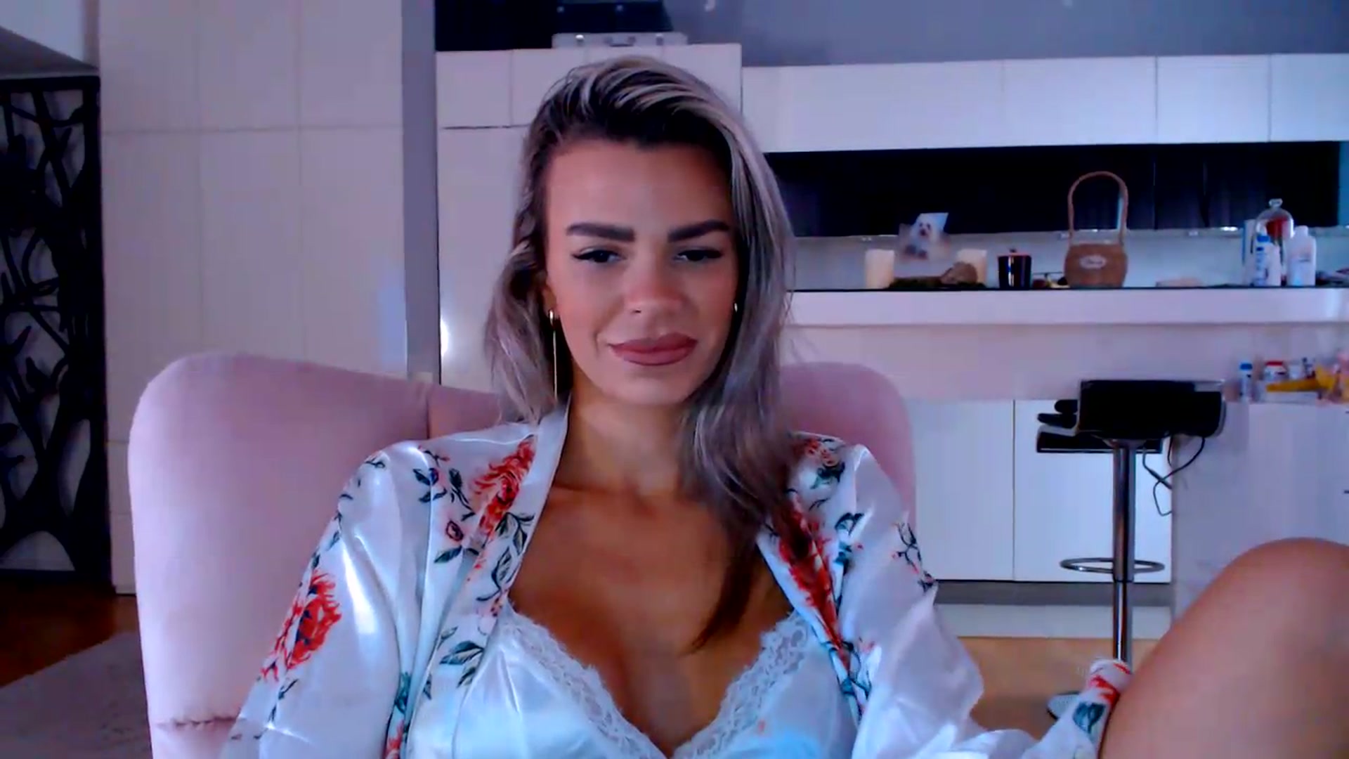 Gallery image thumbnail from D_y_y's myfreecams stream on, 06/02/2026, 04:56 image 17 of 20