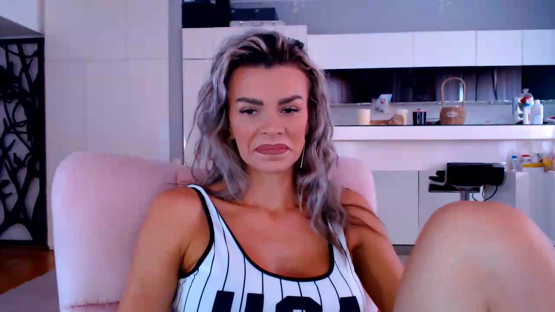 Gallery image thumbnail from D_y_y's myfreecams stream on, 06/04/2026, 04:53 image 14 of 20