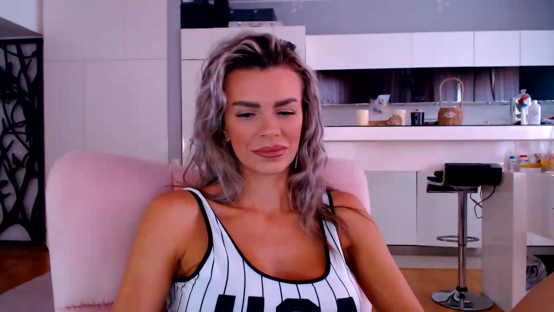 Gallery image thumbnail from D_y_y's myfreecams stream on, 06/04/2026, 04:53 image 15 of 20