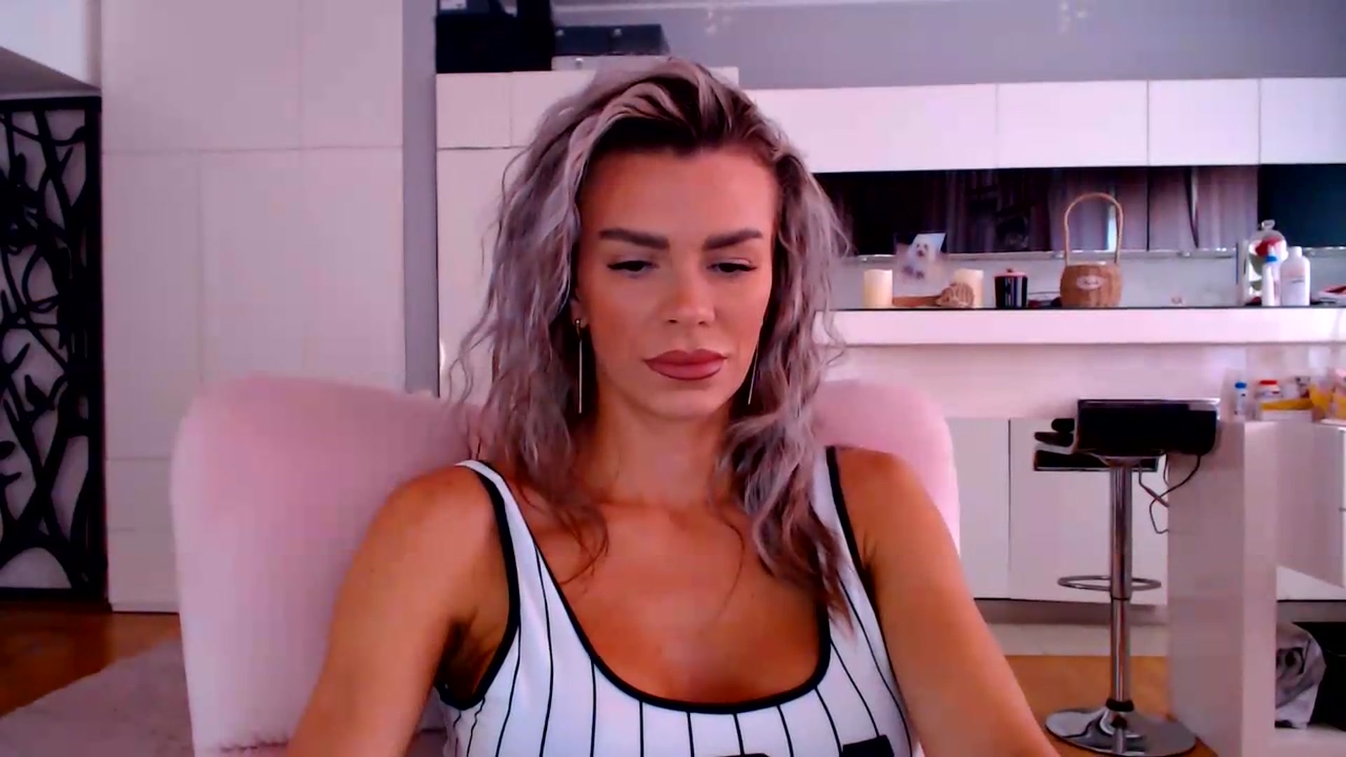 Gallery image thumbnail from D_y_y's myfreecams stream on, 06/04/2026, 04:53 image 18 of 20