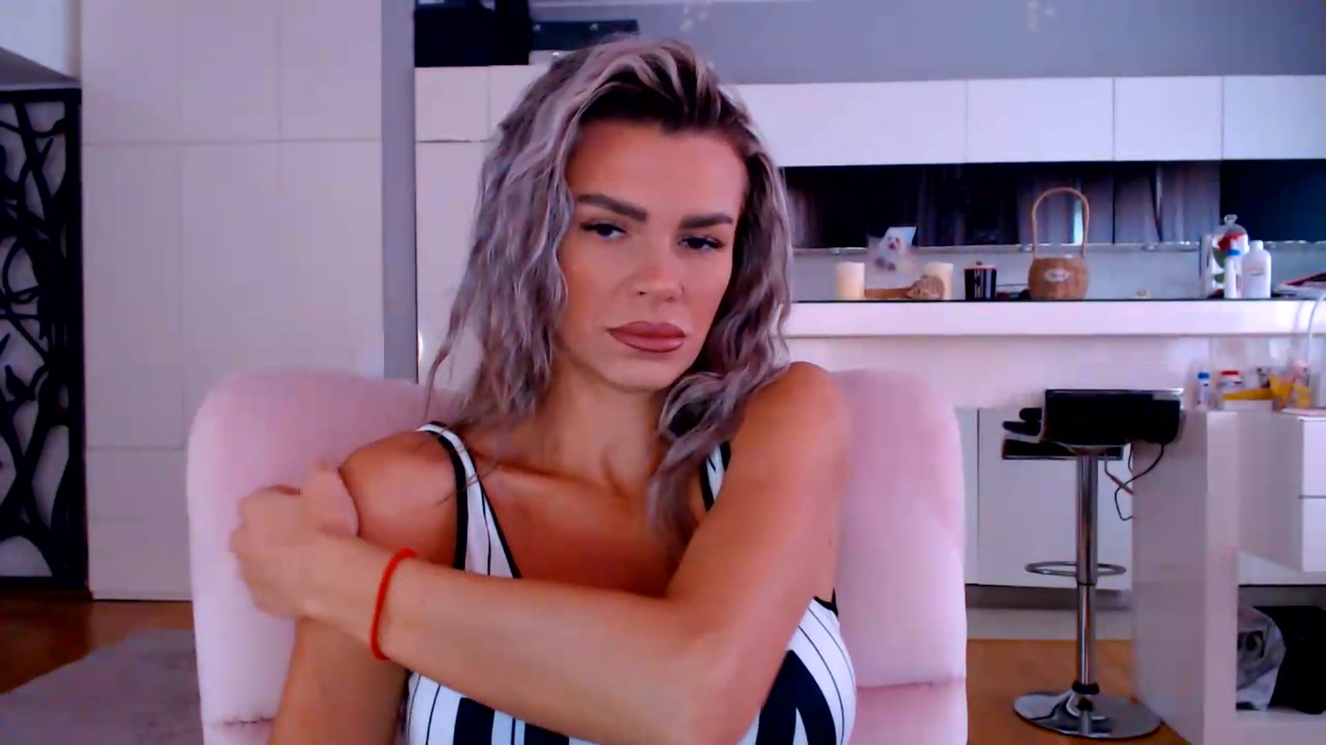 Gallery image thumbnail from D_y_y's myfreecams stream on, 06/04/2026, 04:53 image 9 of 20