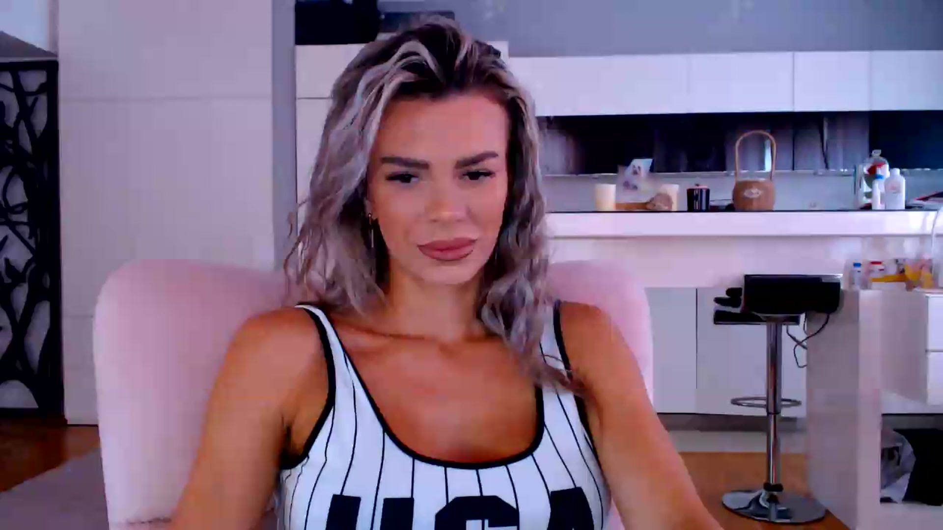 Gallery image thumbnail from D_y_y's myfreecams stream on, 06/04/2026, 04:53 image 10 of 20