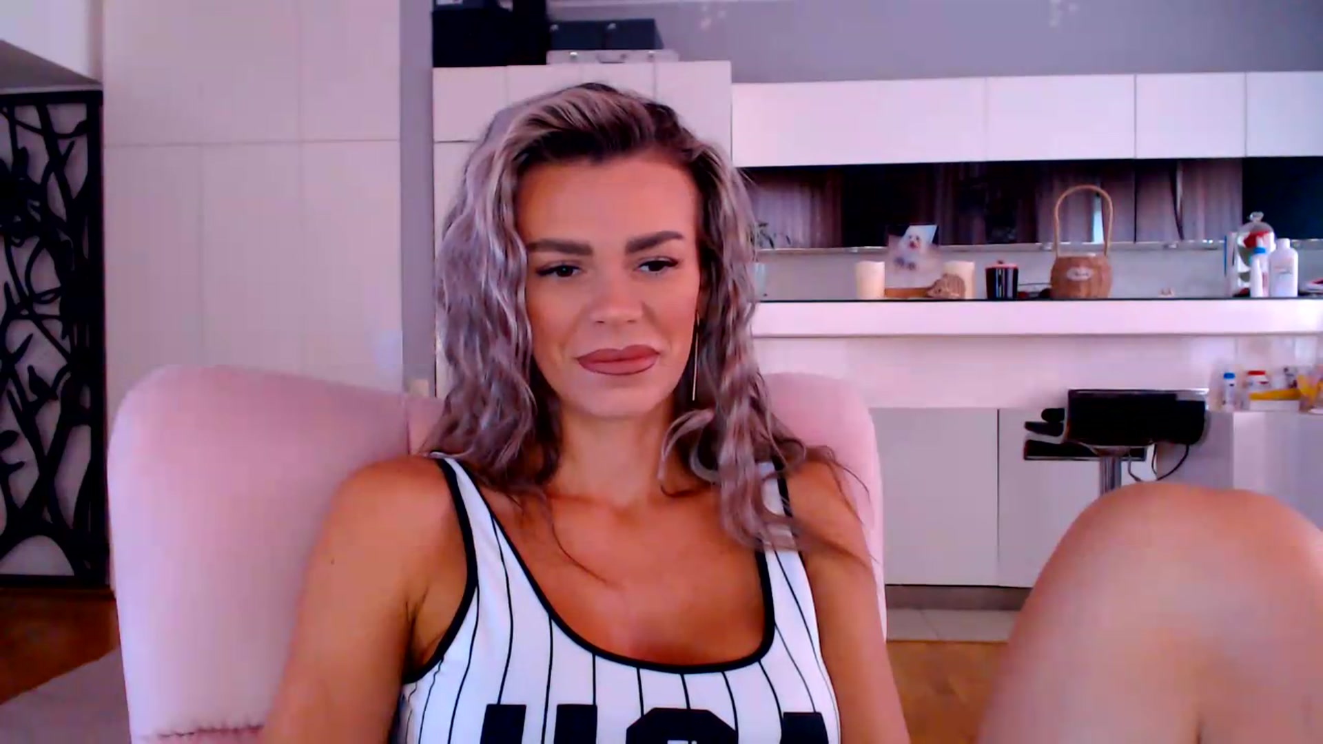 Gallery image thumbnail from D_y_y's myfreecams stream on, 06/04/2026, 04:53 image 2 of 20