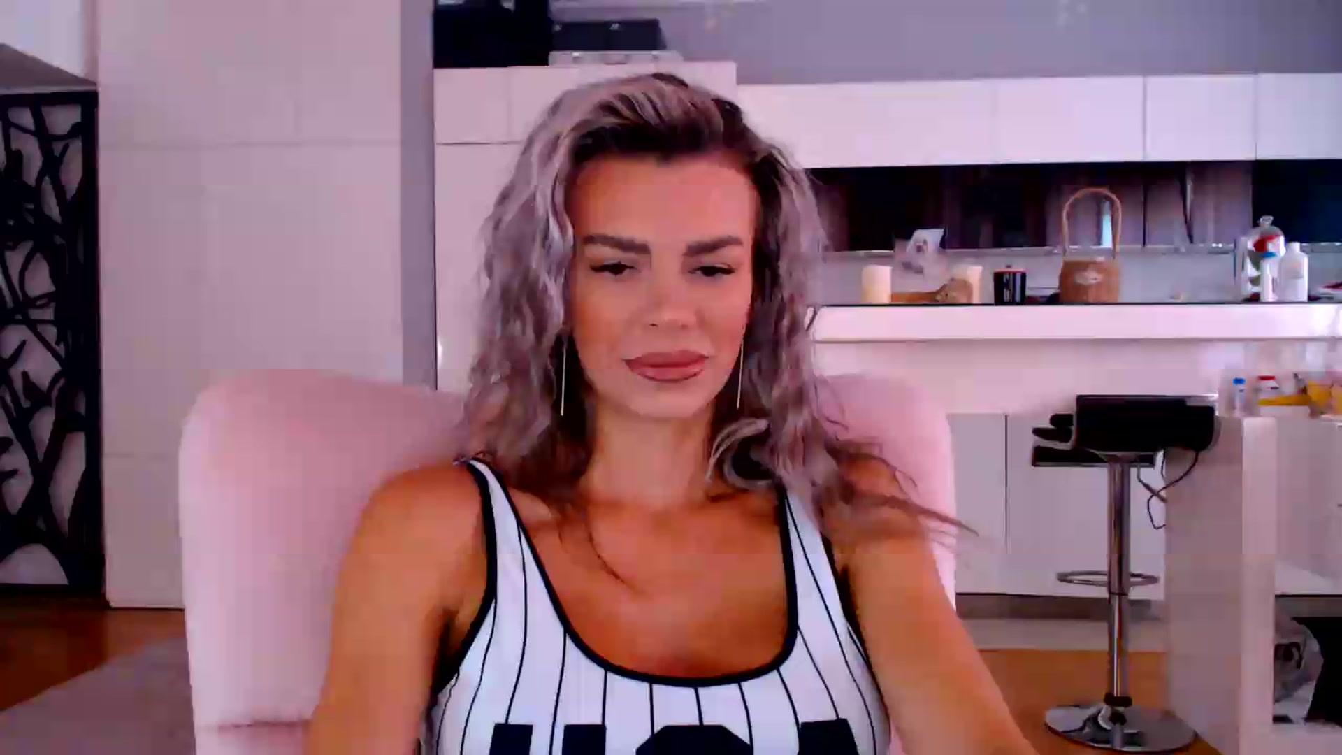 Gallery image thumbnail from D_y_y's myfreecams stream on, 06/04/2026, 04:53 image 1 of 20