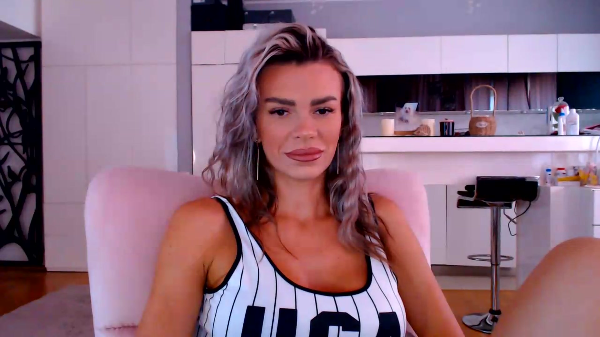 Gallery image thumbnail from D_y_y's myfreecams stream on, 06/04/2026, 04:53 image 5 of 20