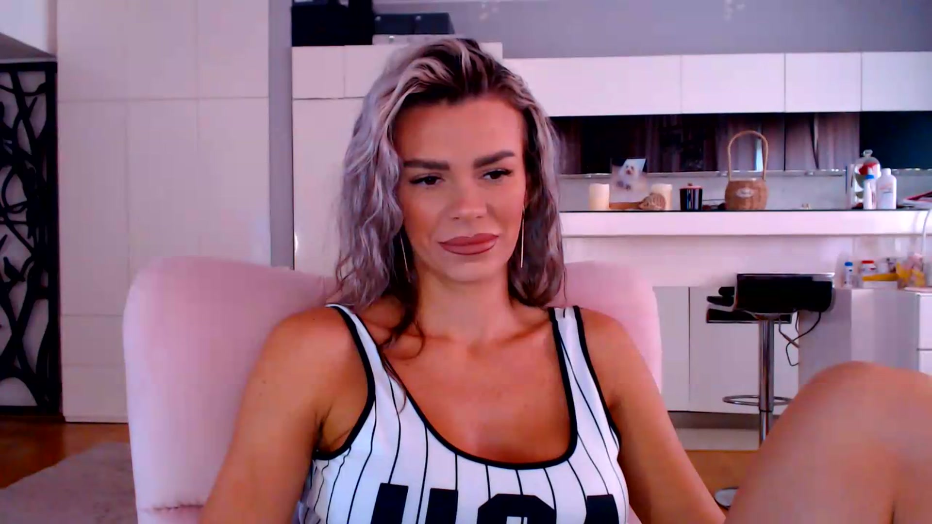 Gallery image thumbnail from D_y_y's myfreecams stream on, 06/04/2026, 04:53 image 6 of 20