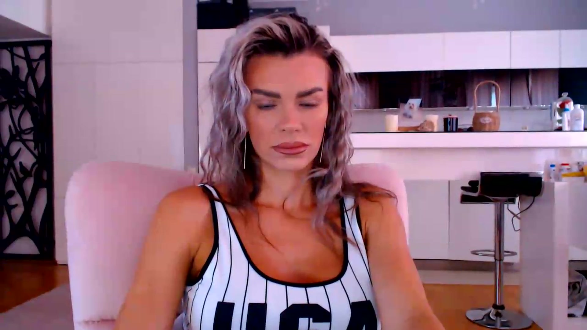 Gallery image thumbnail from D_y_y's myfreecams stream on, 06/04/2026, 04:53 image 3 of 20
