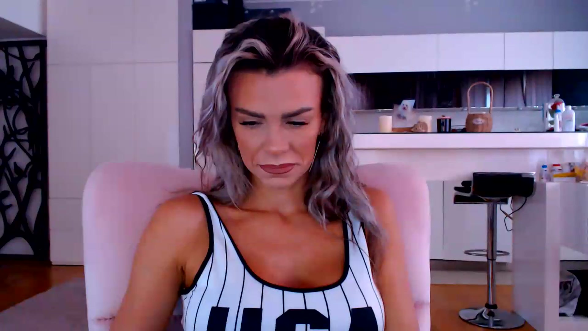 Gallery image thumbnail from D_y_y's myfreecams stream on, 06/04/2026, 04:53 image 12 of 20