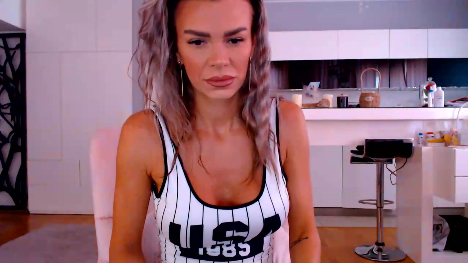 Gallery image thumbnail from D_y_y's myfreecams stream on, 06/04/2026, 04:53 image 4 of 20