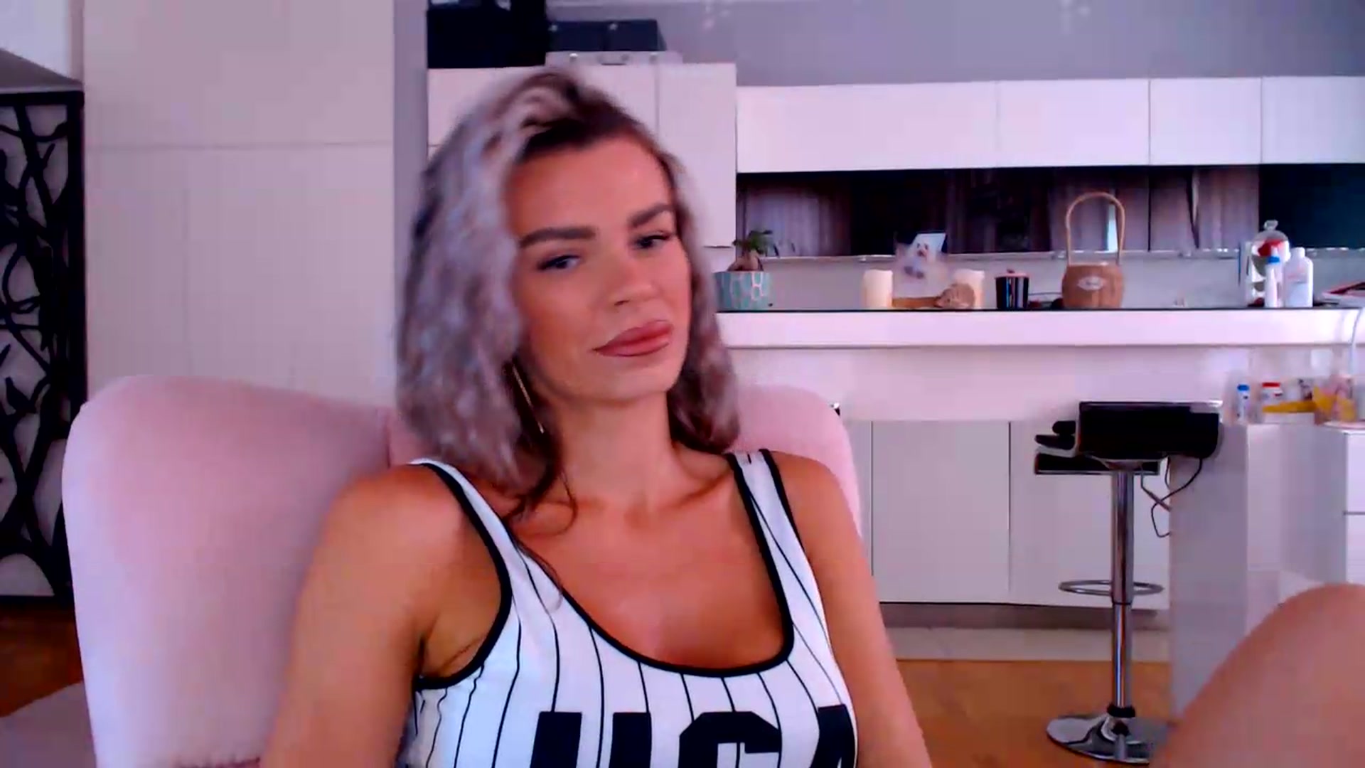 Gallery image thumbnail from D_y_y's myfreecams stream on, 06/04/2026, 04:53 image 7 of 20