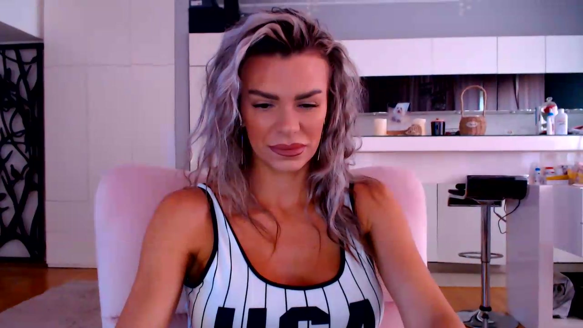 Gallery image thumbnail from D_y_y's myfreecams stream on, 06/04/2026, 04:53 image 16 of 20