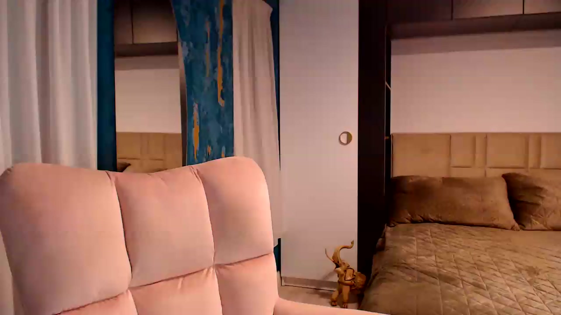 Gallery image thumbnail from D_y_y's myfreecams stream on, 06/28/2026, 05:13 image 11 of 20