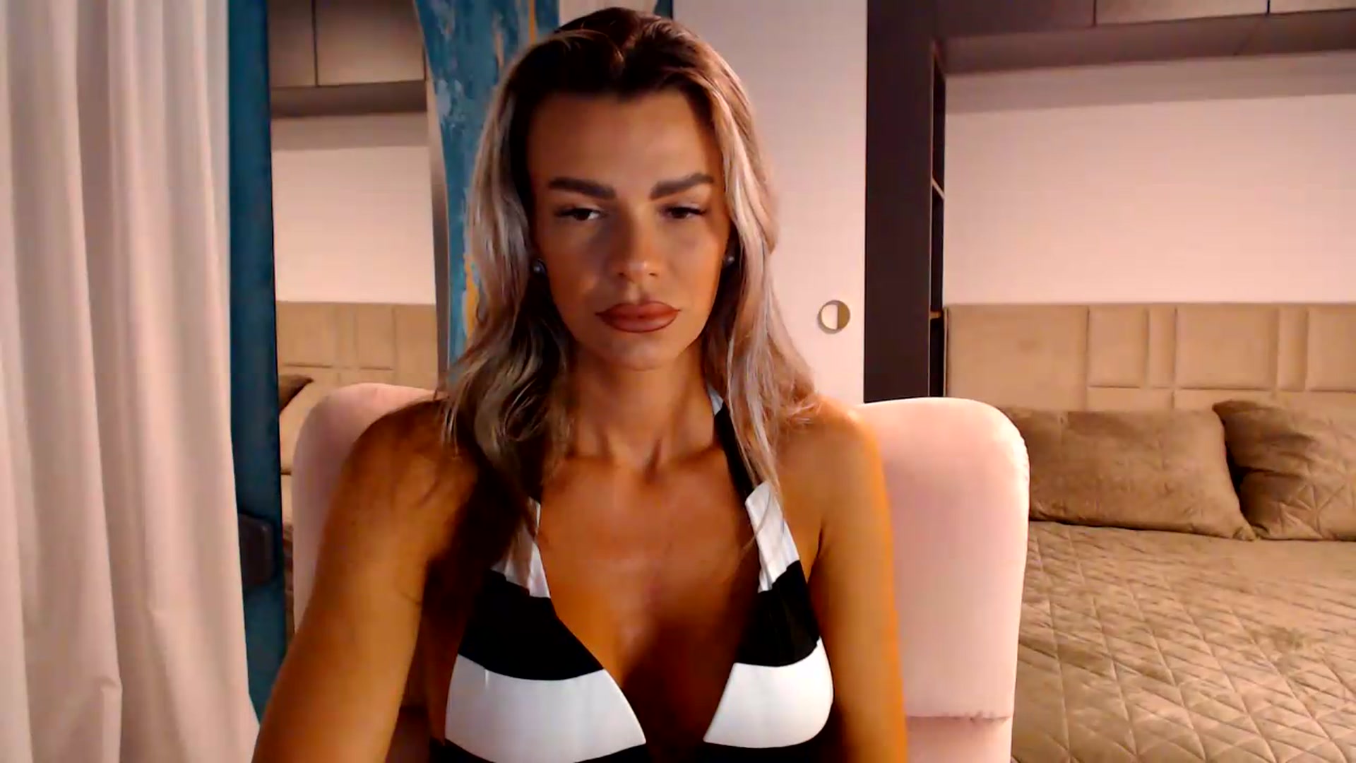 Gallery image thumbnail from D_y_y's myfreecams stream on, 06/28/2026, 05:13 image 6 of 20