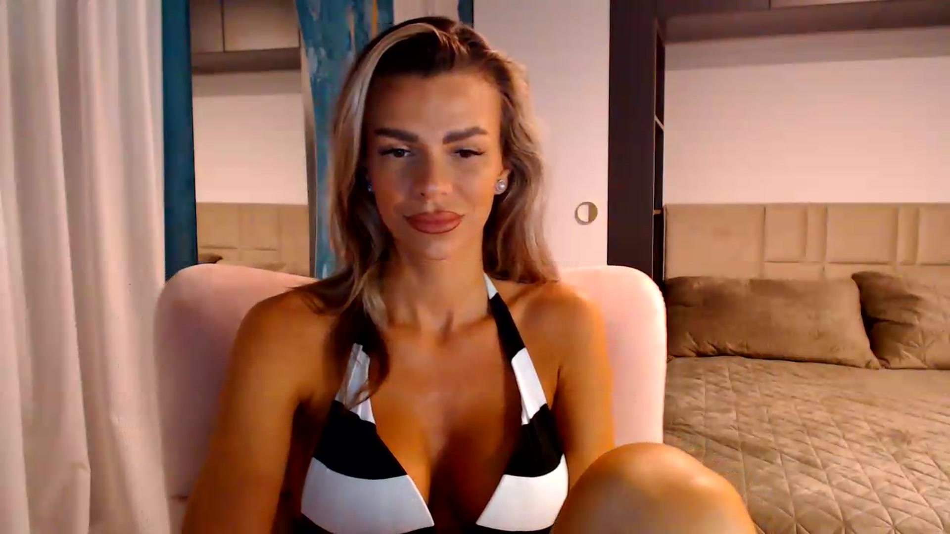 Gallery image thumbnail from D_y_y's myfreecams stream on, 06/28/2026, 05:13 image 17 of 20