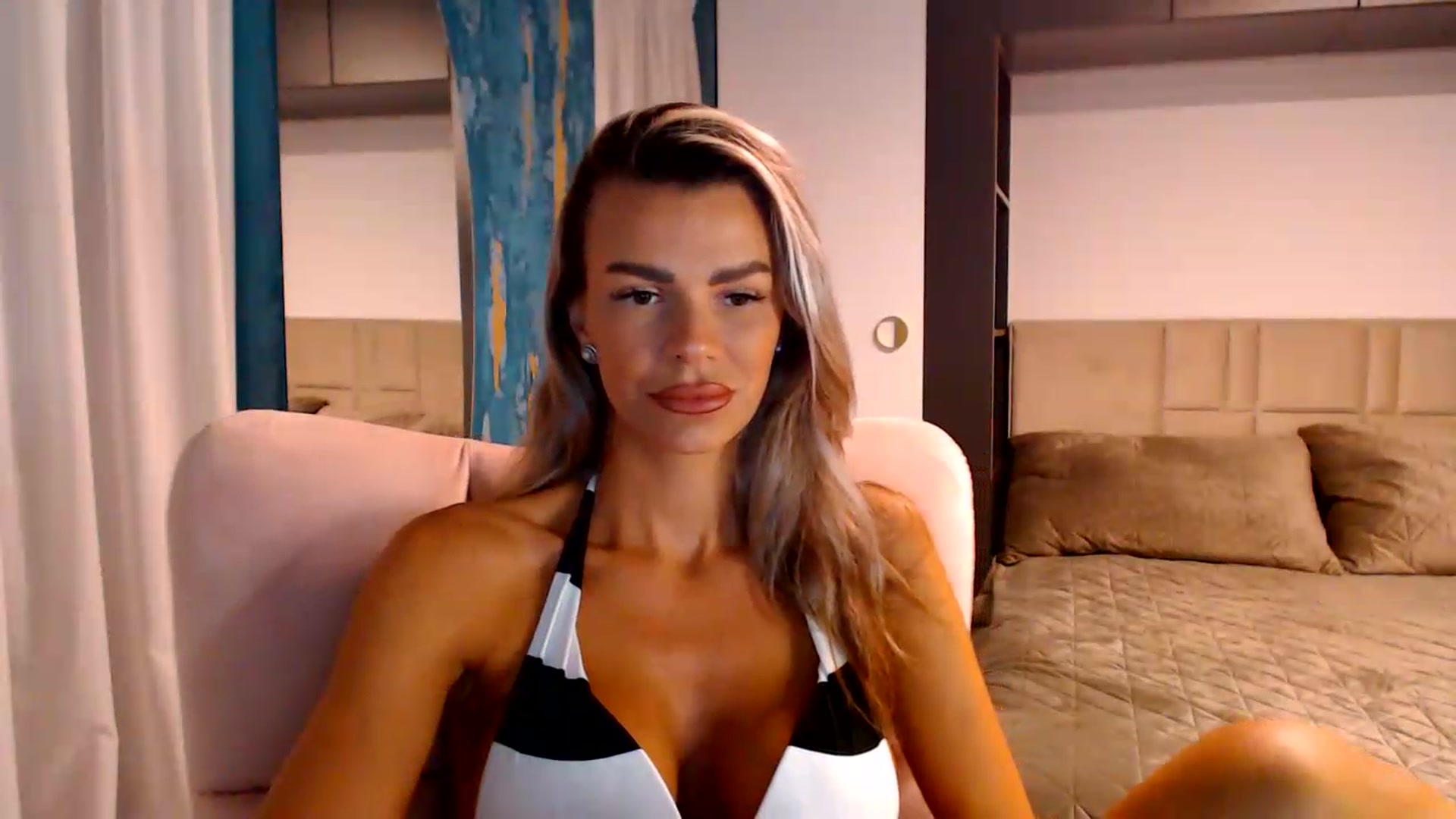 Gallery image thumbnail from D_y_y's myfreecams stream on, 06/28/2026, 05:13 image 14 of 20