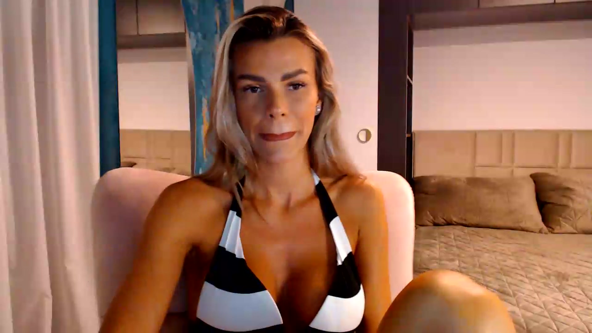 Gallery image thumbnail from D_y_y's myfreecams stream on, 06/28/2026, 05:13 image 12 of 20