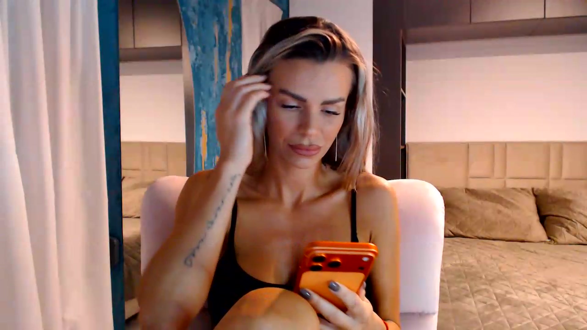 Gallery image thumbnail from D_y_y's myfreecams stream on, 07/07/2026, 04:51 image 17 of 20