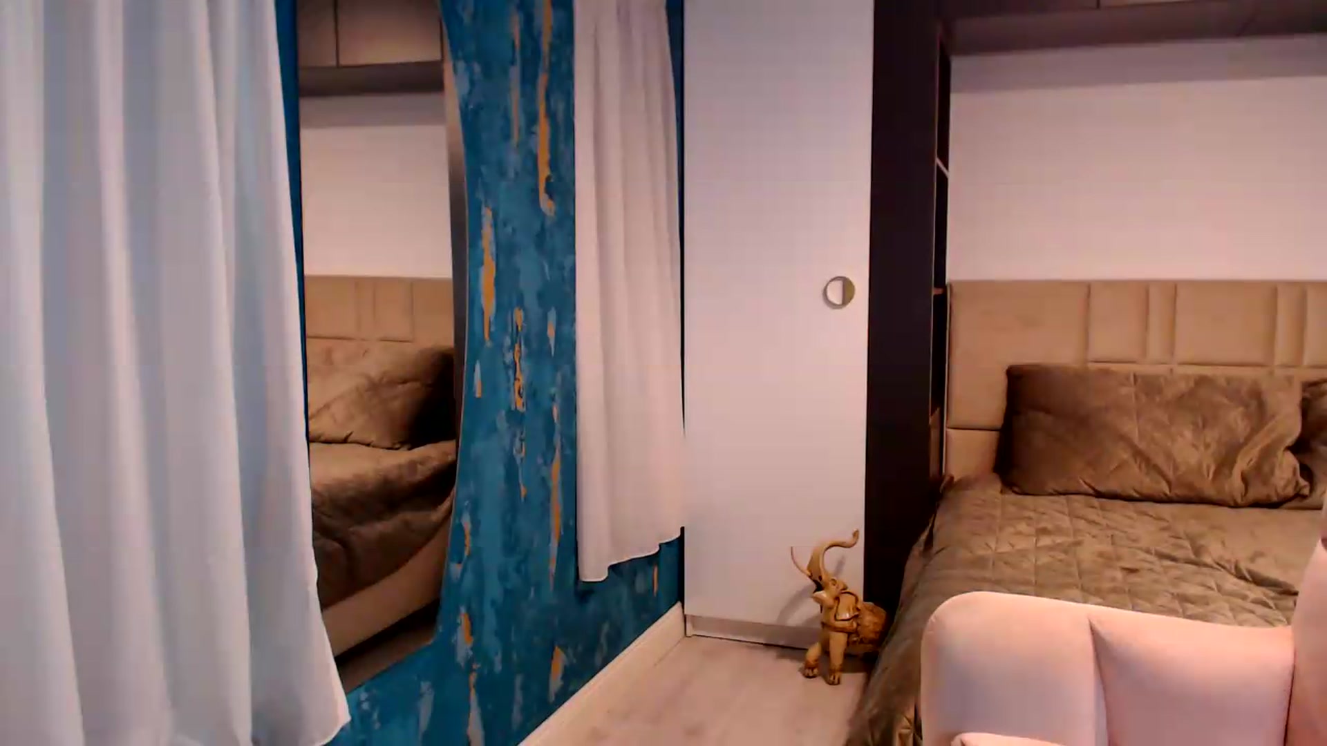 Gallery image thumbnail from D_y_y's myfreecams stream on, 07/17/2026, 04:59 image 5 of 20