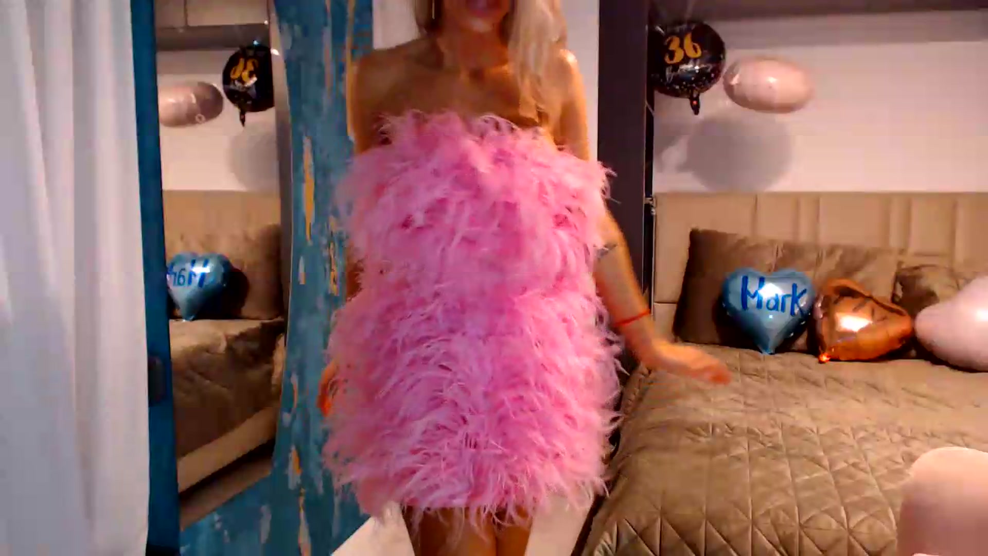 Gallery image thumbnail from D_y_y's myfreecams stream on, 07/19/2026, 05:30 image 18 of 20