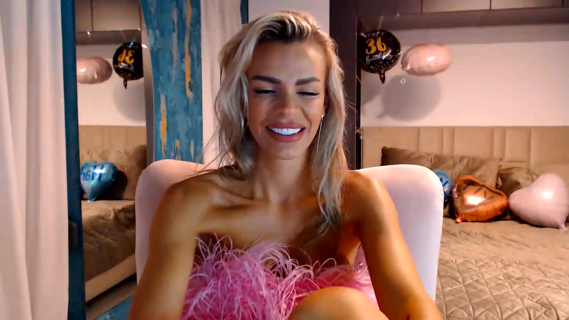 Gallery image thumbnail from D_y_y's myfreecams stream on, 07/19/2026, 05:30 image 15 of 20