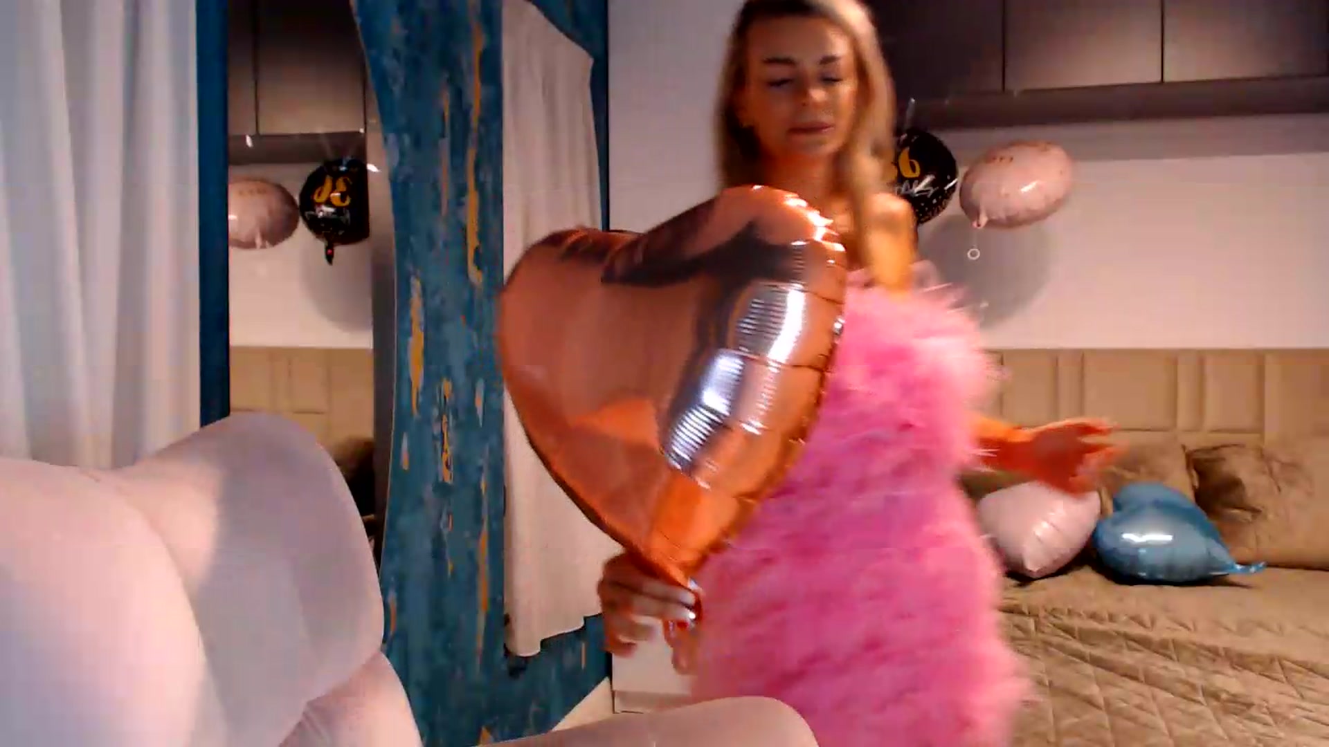 Gallery image thumbnail from D_y_y's myfreecams stream on, 07/19/2026, 05:30 image 3 of 20