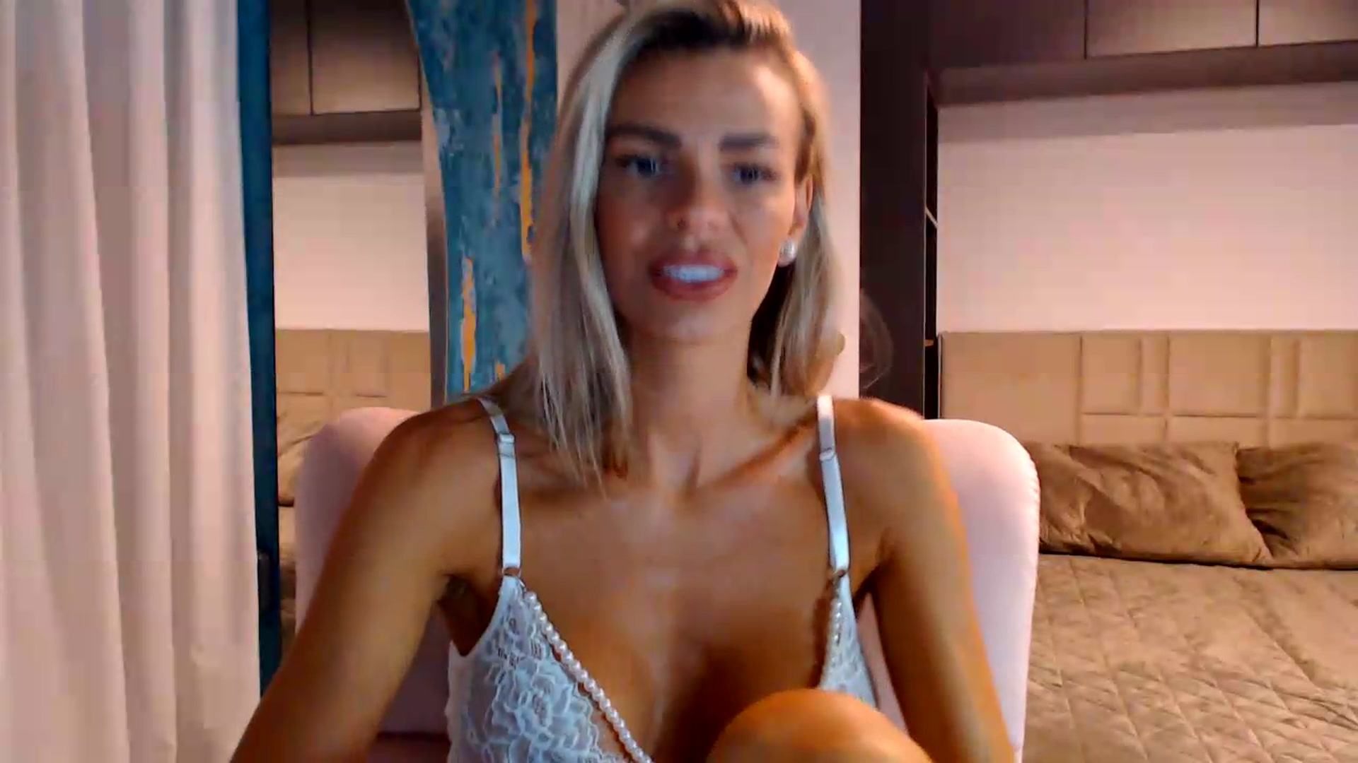 Gallery image thumbnail from D_y_y's myfreecams stream on, 08/04/2026, 05:15 image 6 of 20