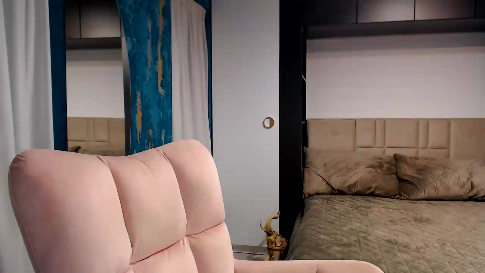 Gallery image thumbnail from D_y_y's myfreecams stream on, 08/16/2026, 05:09 image 16 of 20