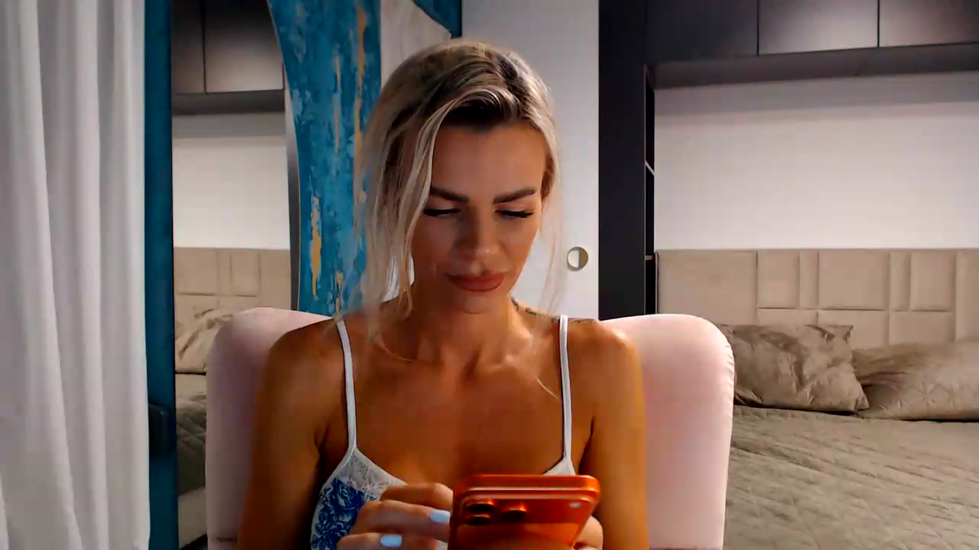 Gallery image thumbnail from D_y_y's myfreecams stream on, 08/21/2026, 05:15 image 18 of 20