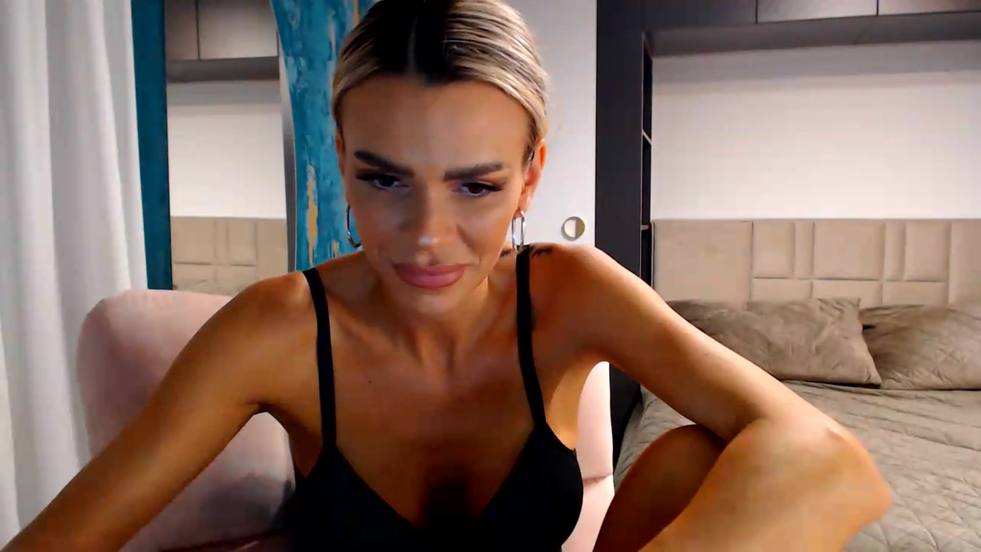 Gallery image thumbnail from D_y_y's myfreecams stream on, 08/23/2026, 04:50 image 11 of 20