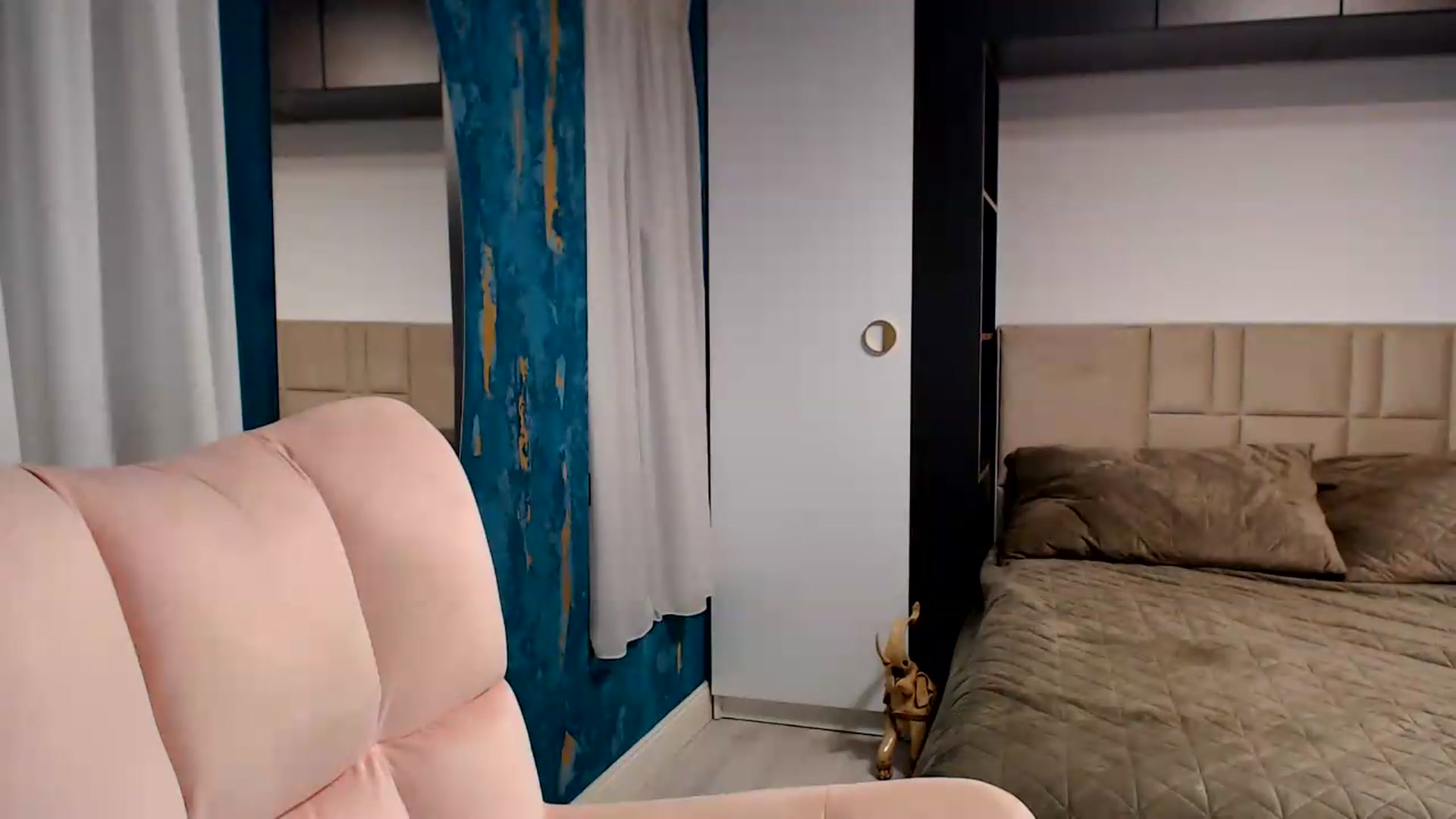 Gallery image thumbnail from D_y_y's myfreecams stream on, 08/23/2026, 04:50 image 15 of 20