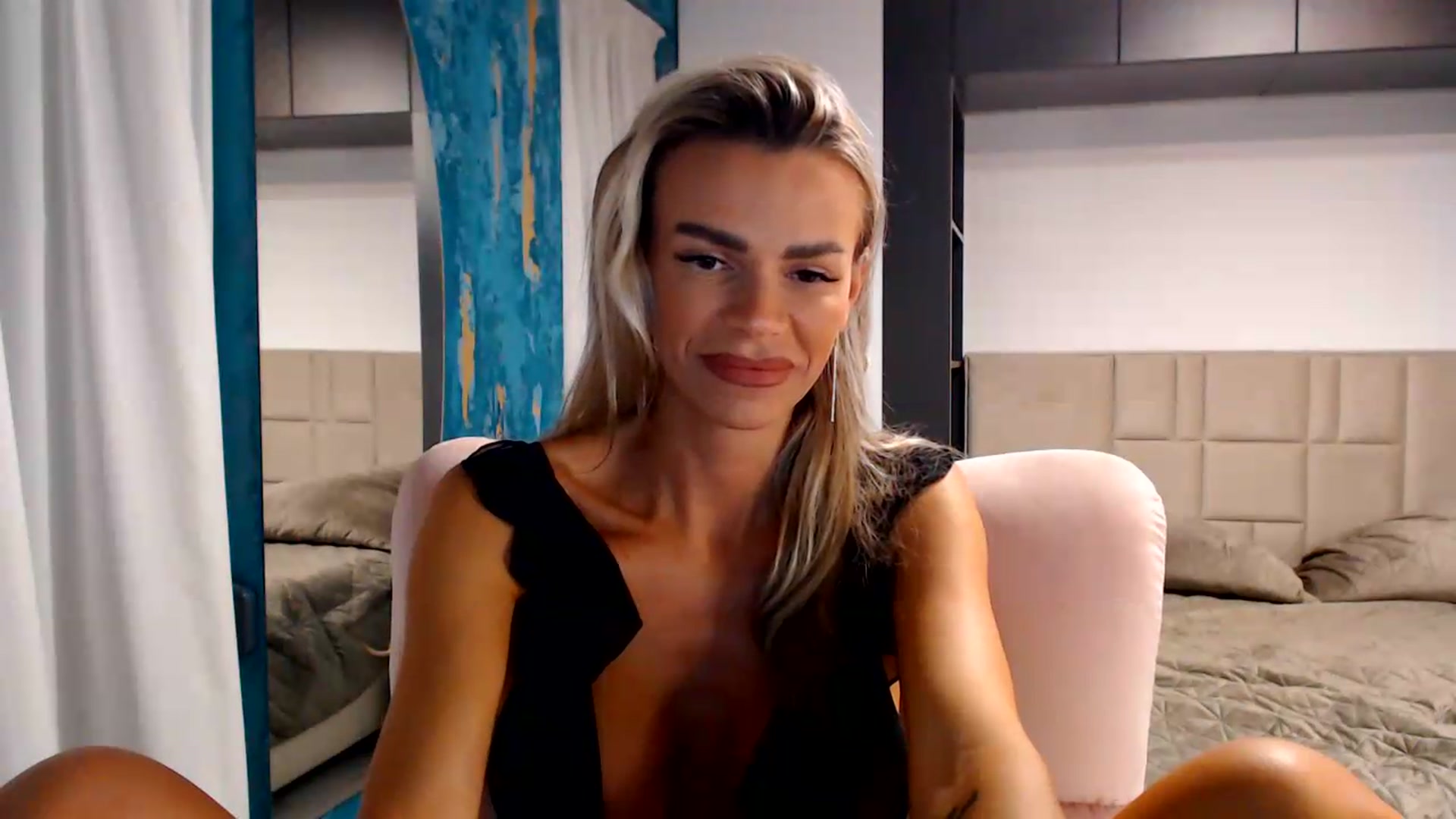 Gallery image thumbnail from D_y_y's myfreecams stream on, 08/25/2026, 05:06 image 10 of 20