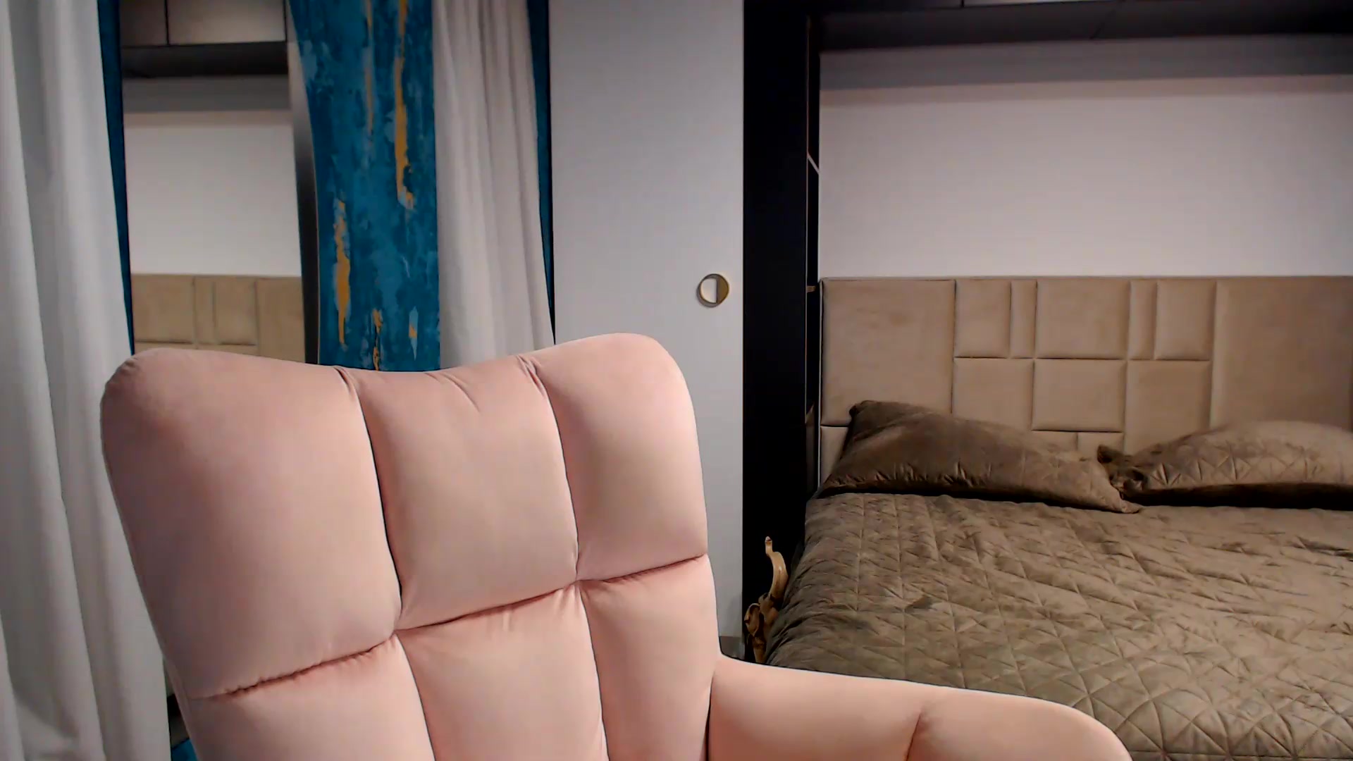 Gallery image thumbnail from D_y_y's myfreecams stream on, 08/28/2026, 05:17 image 19 of 20
