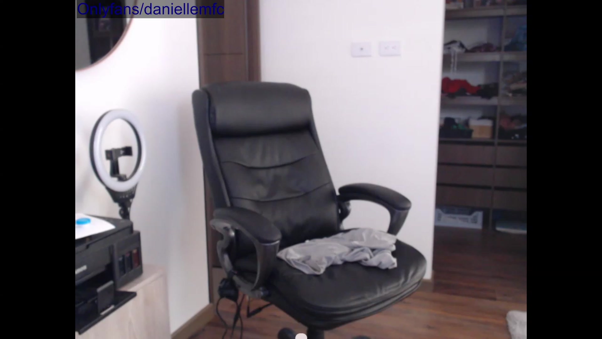 Gallery image thumbnail from Daaniela's myfreecams stream on, 03/17/2023, 17:42 image 18 of 20