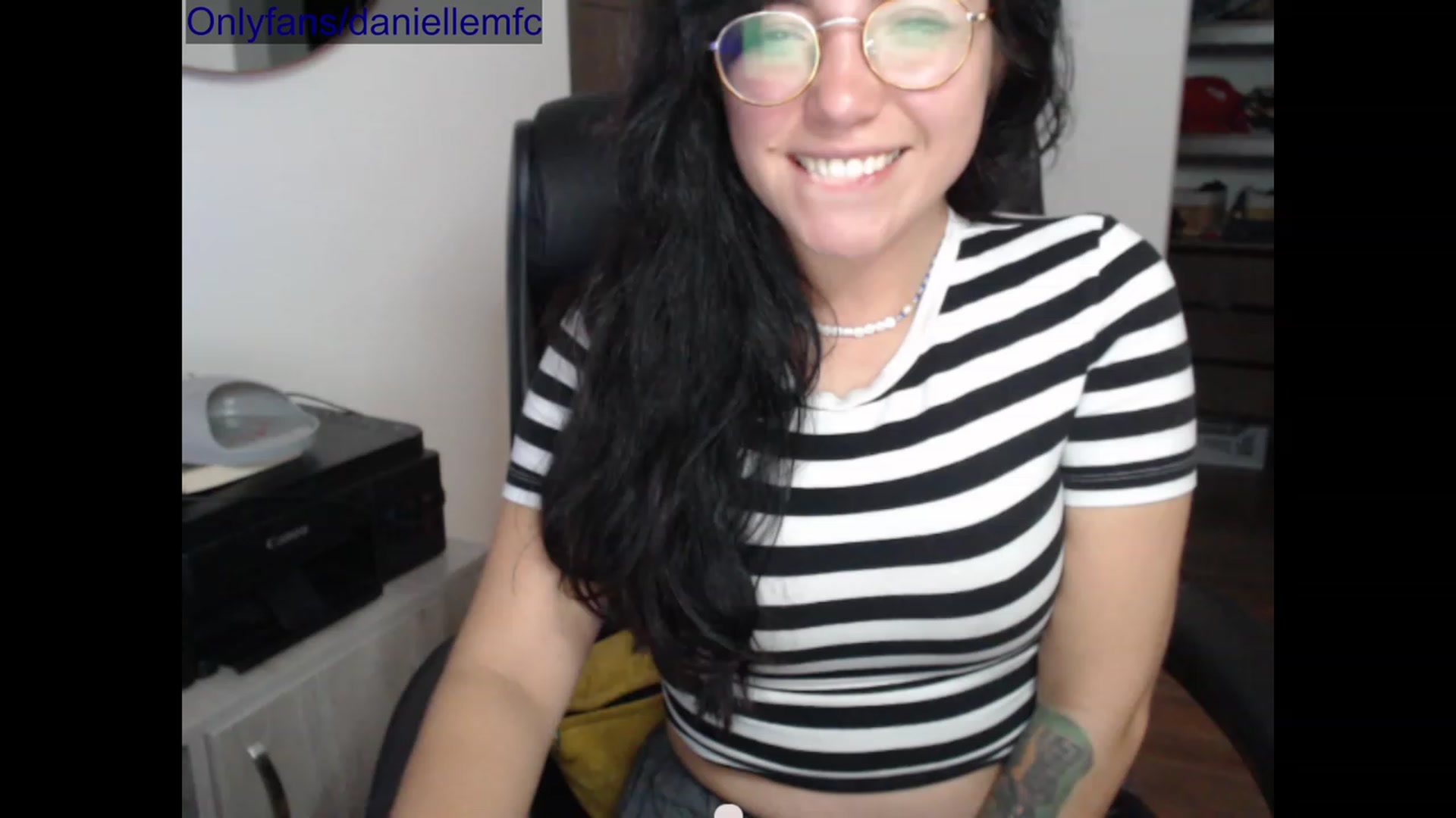 Gallery image thumbnail from Daaniela's myfreecams stream on, 03/20/2023, 22:45 image 20 of 20