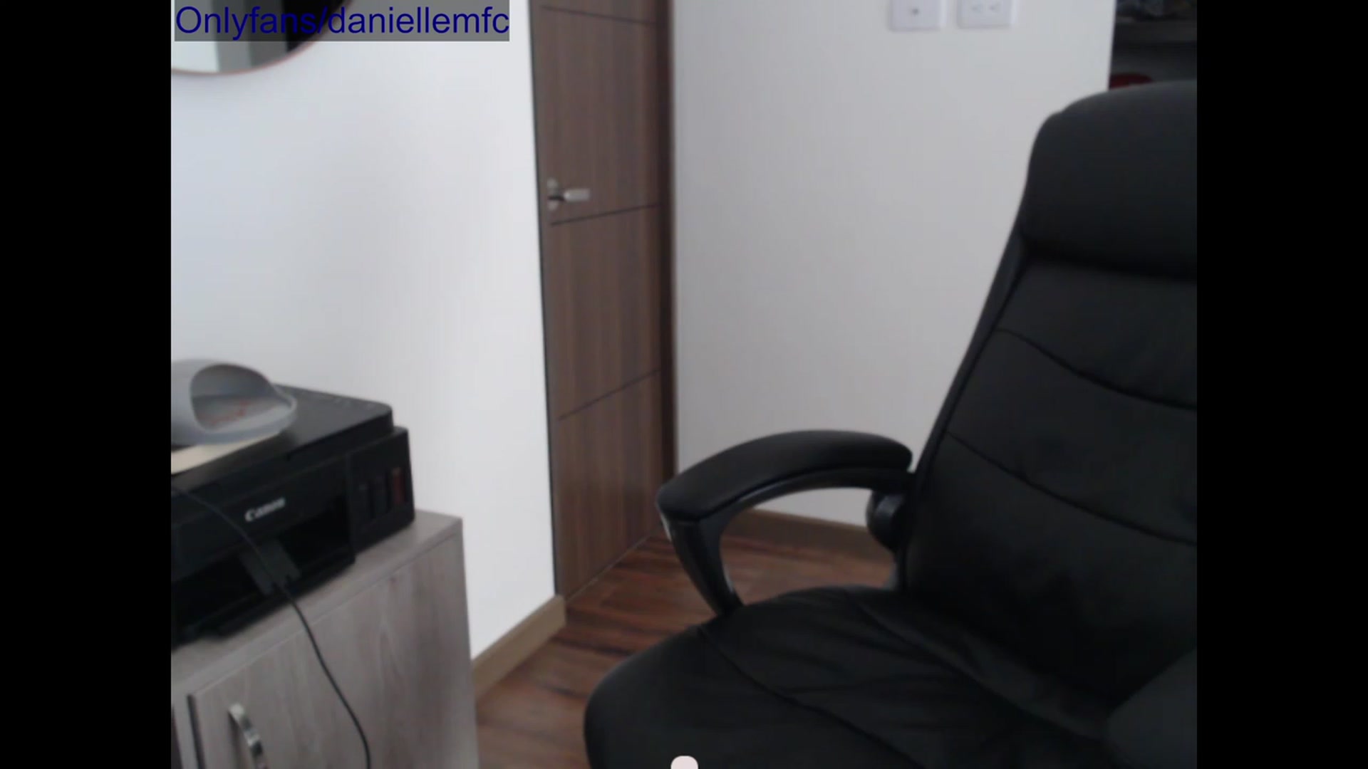 Gallery image thumbnail from Daaniela's myfreecams stream on, 03/21/2023, 21:07 image 11 of 20