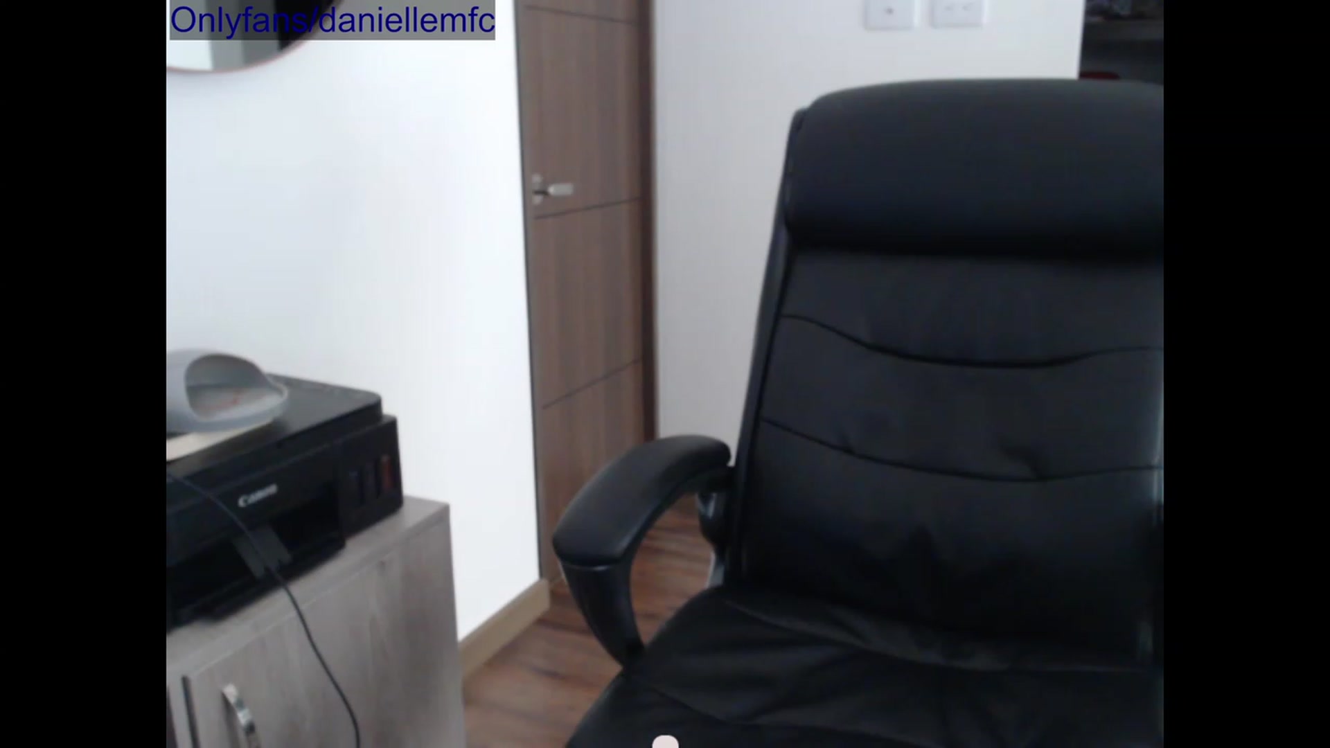 Gallery image thumbnail from Daaniela's myfreecams stream on, 03/21/2023, 21:07 image 14 of 20