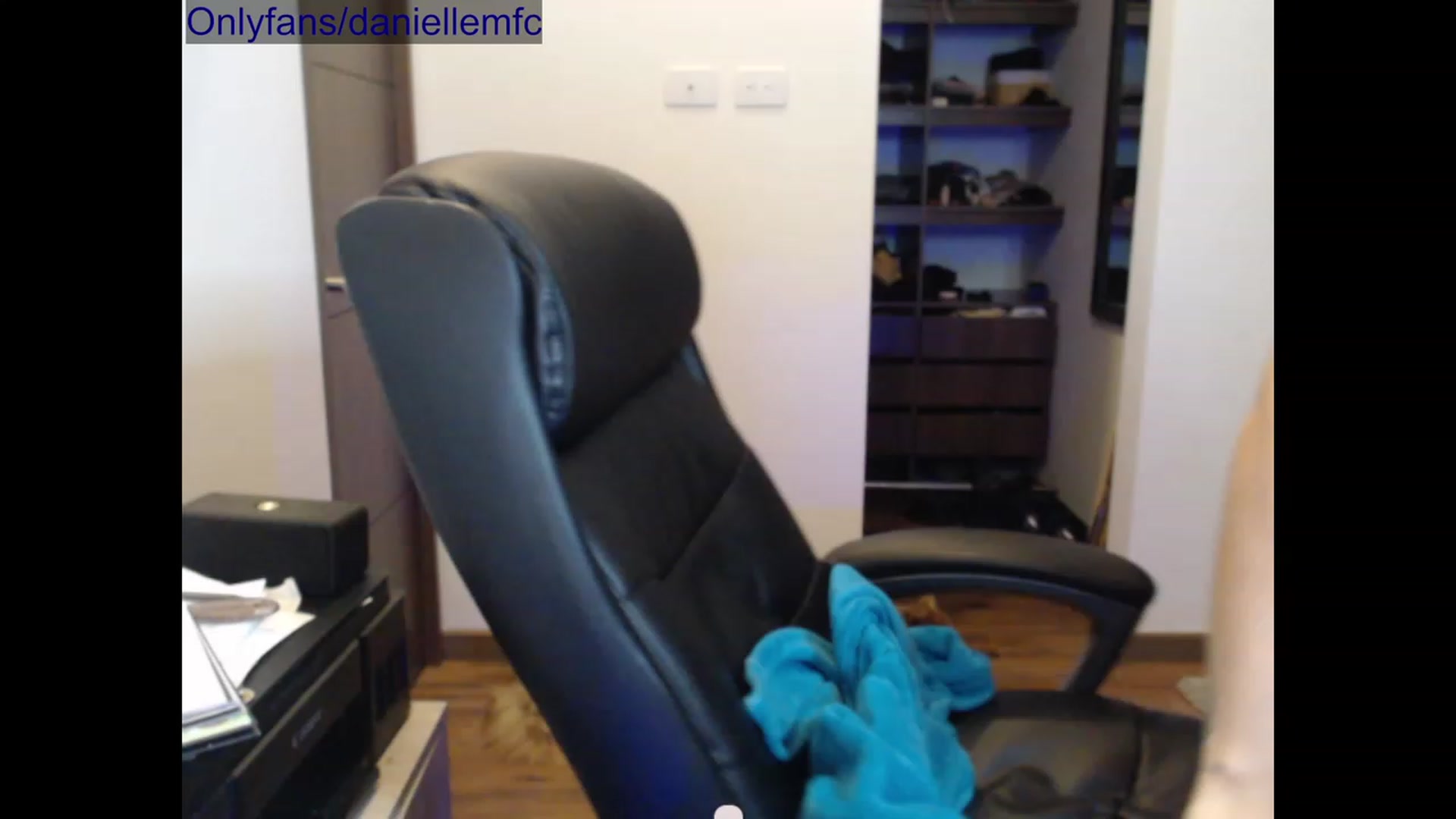 Gallery image thumbnail from Daaniela's myfreecams stream on, 05/03/2023, 24:20 image 12 of 20