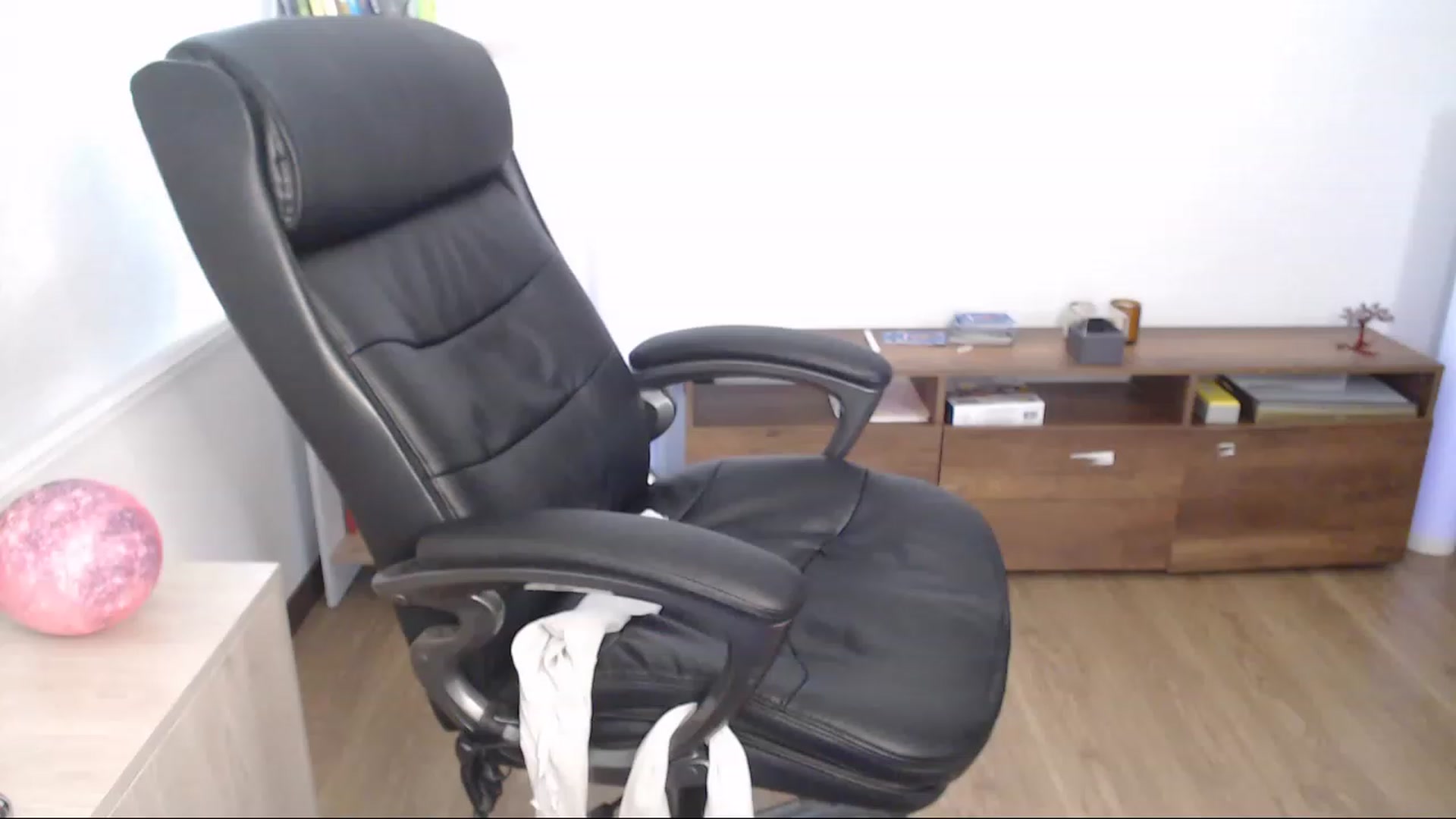 Gallery image thumbnail from Daaniela's myfreecams stream on, 07/26/2023, 18:30 image 5 of 20