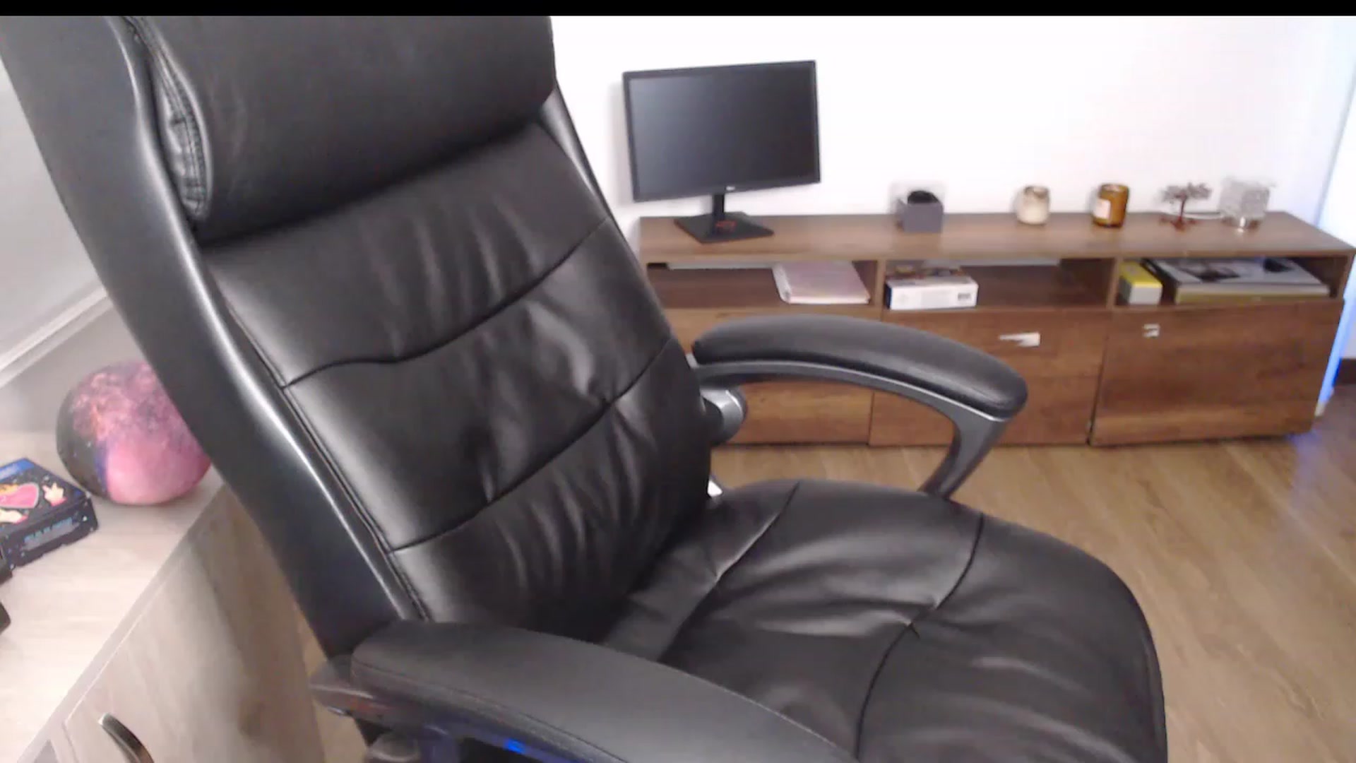 Gallery image thumbnail from Daaniela's myfreecams stream on, 08/03/2023, 17:07 image 14 of 20
