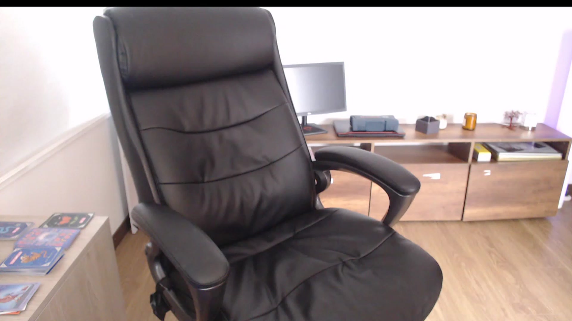 Gallery image thumbnail from Daaniela's myfreecams stream on, 08/14/2023, 15:00 image 5 of 20