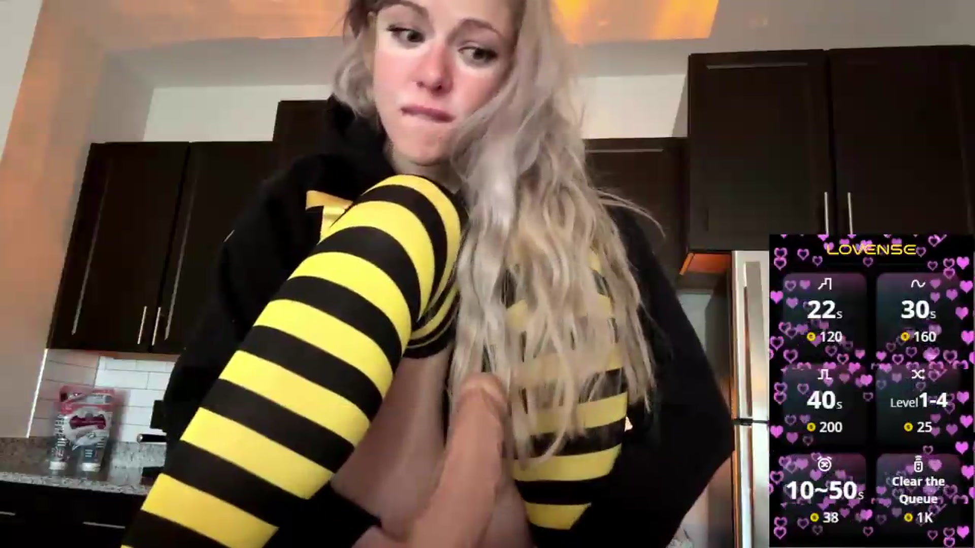 Gallery image thumbnail from DaddyProperty's myfreecams stream on, 05/10/2026, 21:42 image 11 of 20