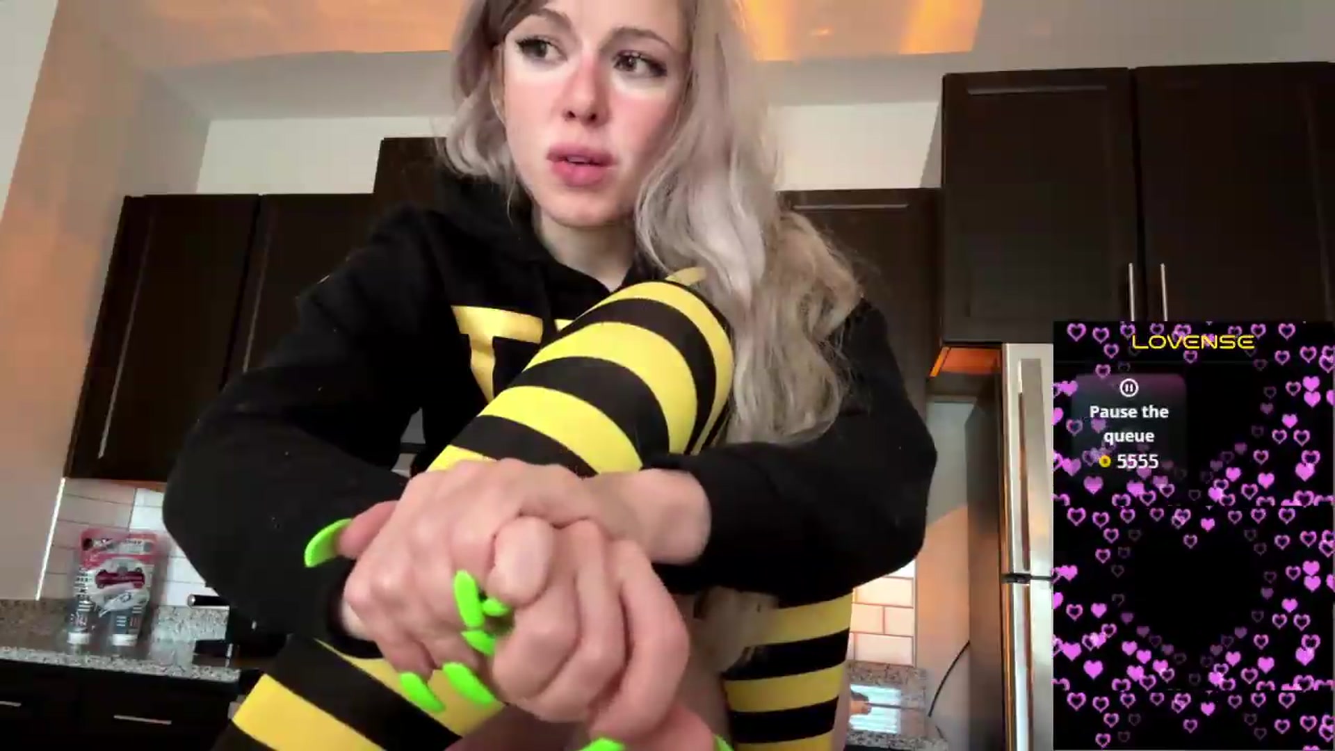 Gallery image thumbnail from DaddyProperty's myfreecams stream on, 05/10/2026, 21:42 image 14 of 20