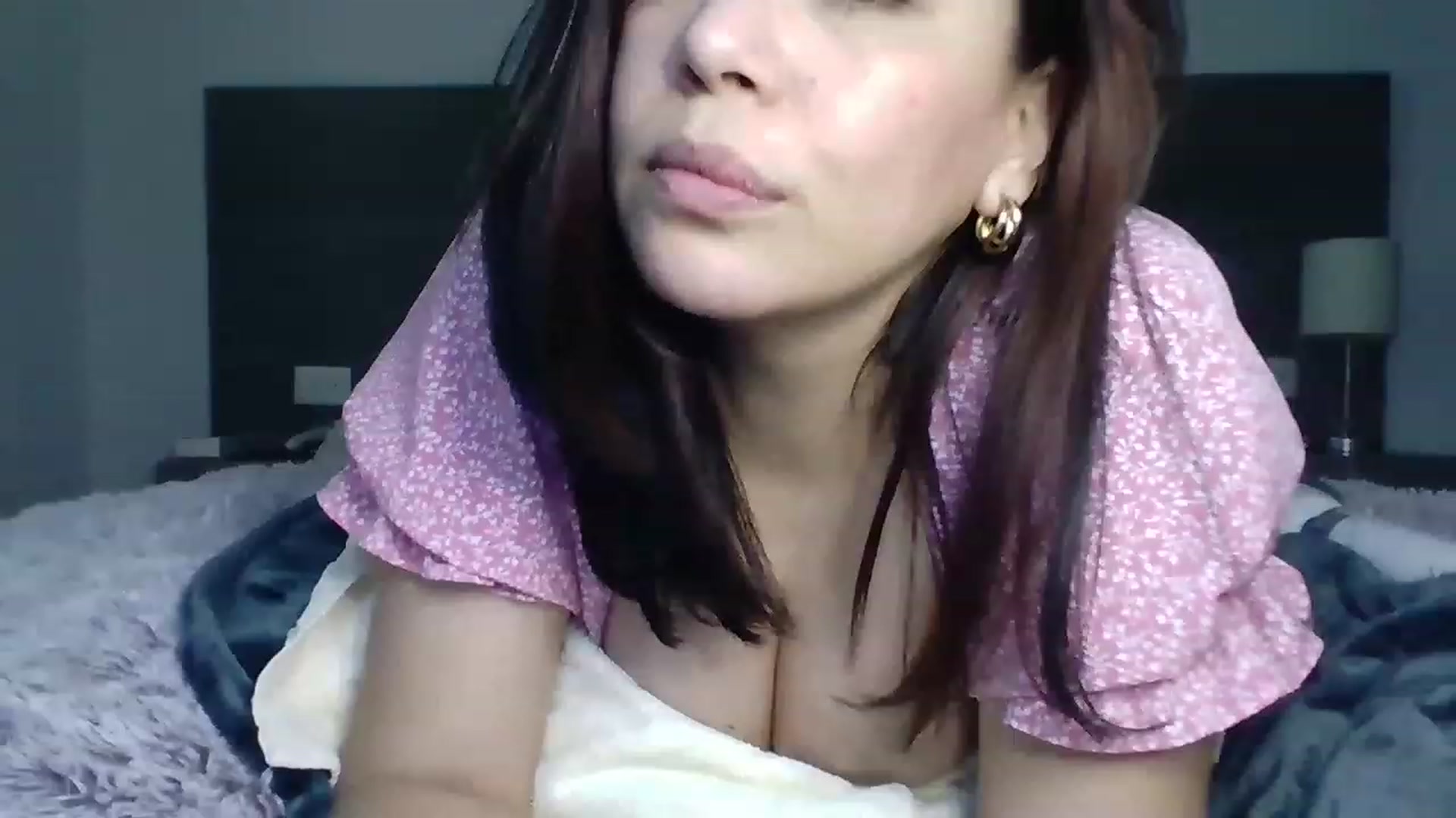 Gallery image thumbnail from DafneMFC's myfreecams stream on, 11/19/2022, 14:40 image 17 of 20