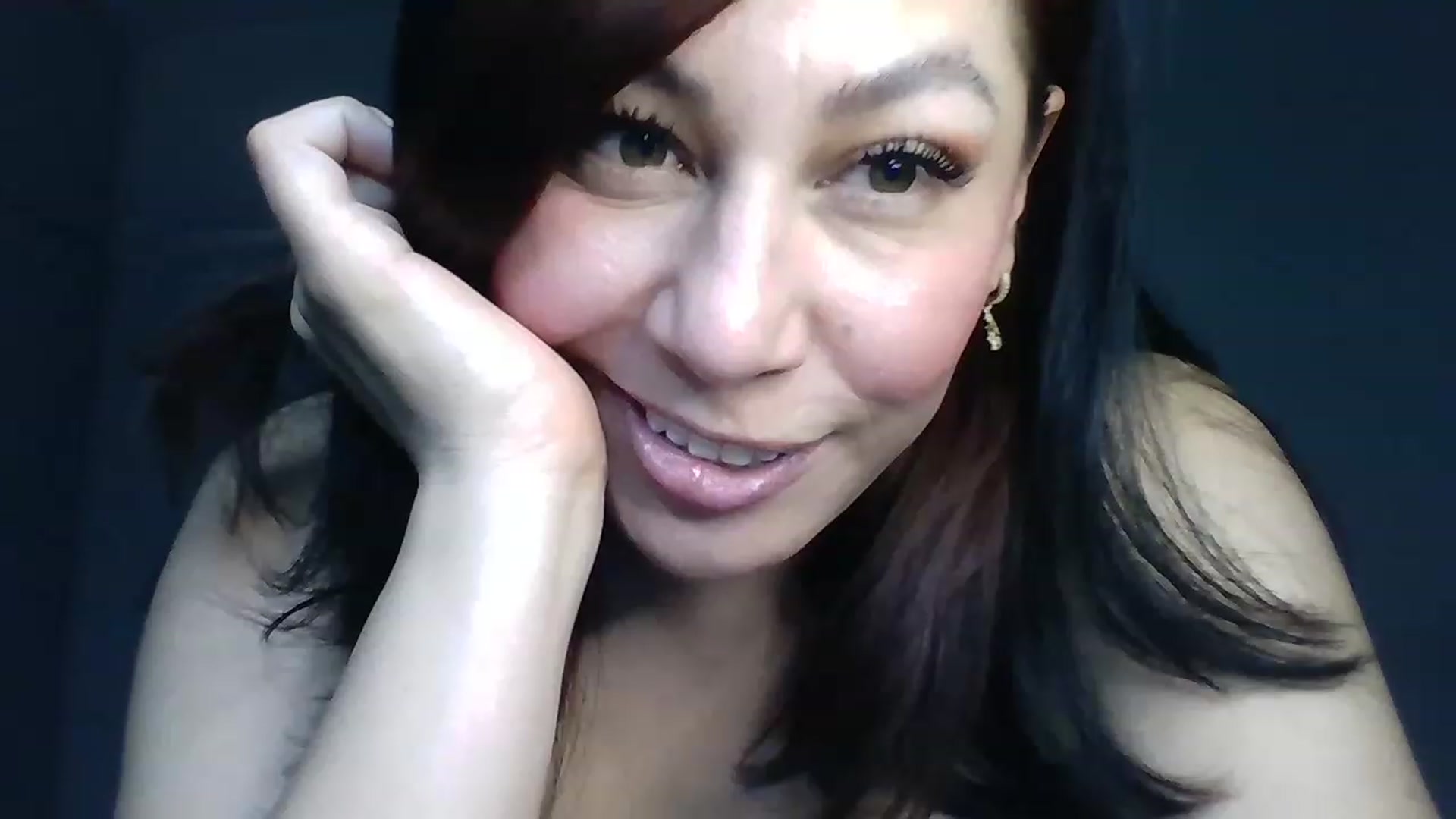 Gallery image thumbnail from DafneMFC's myfreecams stream on, 11/25/2022, 05:36 image 15 of 20