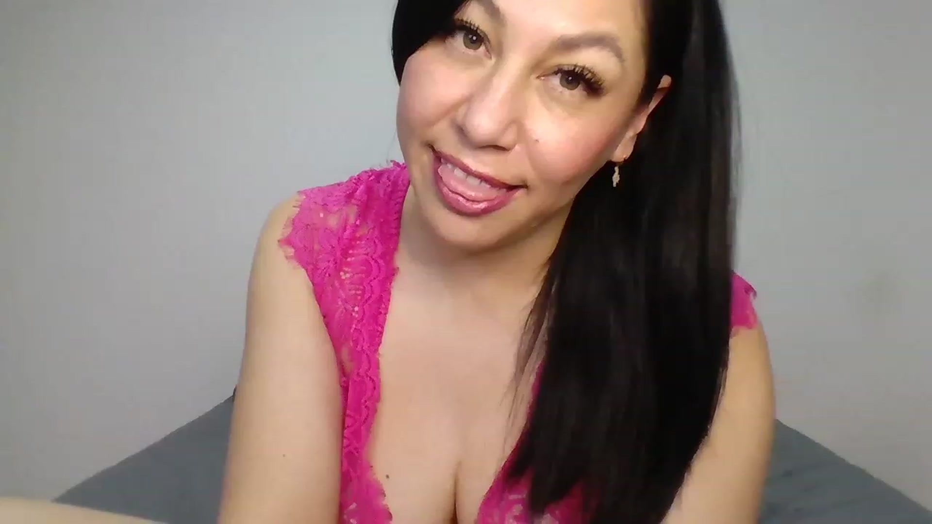 Gallery image thumbnail from DafneMFC's myfreecams stream on, 02/06/2023, 05:04 image 14 of 20