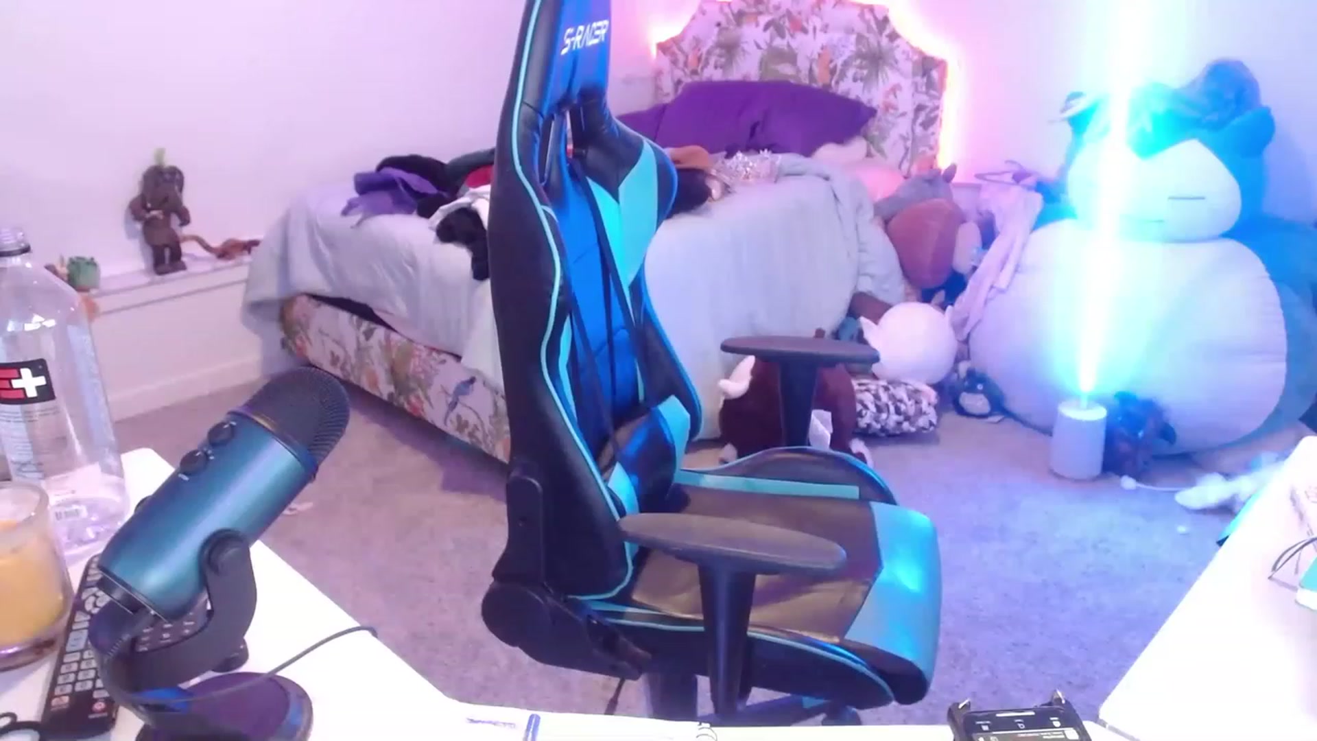 Gallery image thumbnail from DahliaIsDopey's myfreecams stream on, 12/05/2022, 04:10 image 5 of 20