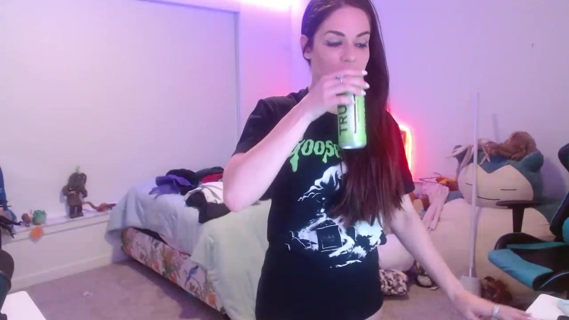 Gallery image thumbnail from DahliaIsDopey's myfreecams stream on, 12/05/2022, 06:23 image 18 of 20