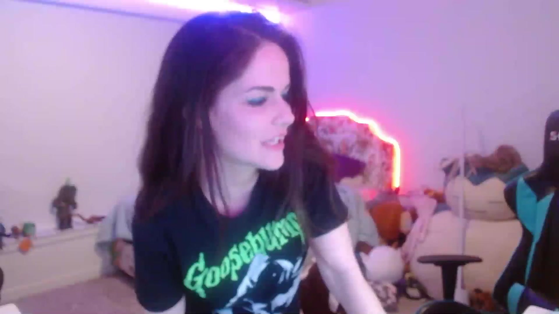 Gallery image thumbnail from DahliaIsDopey's myfreecams stream on, 12/05/2022, 06:41 image 19 of 20