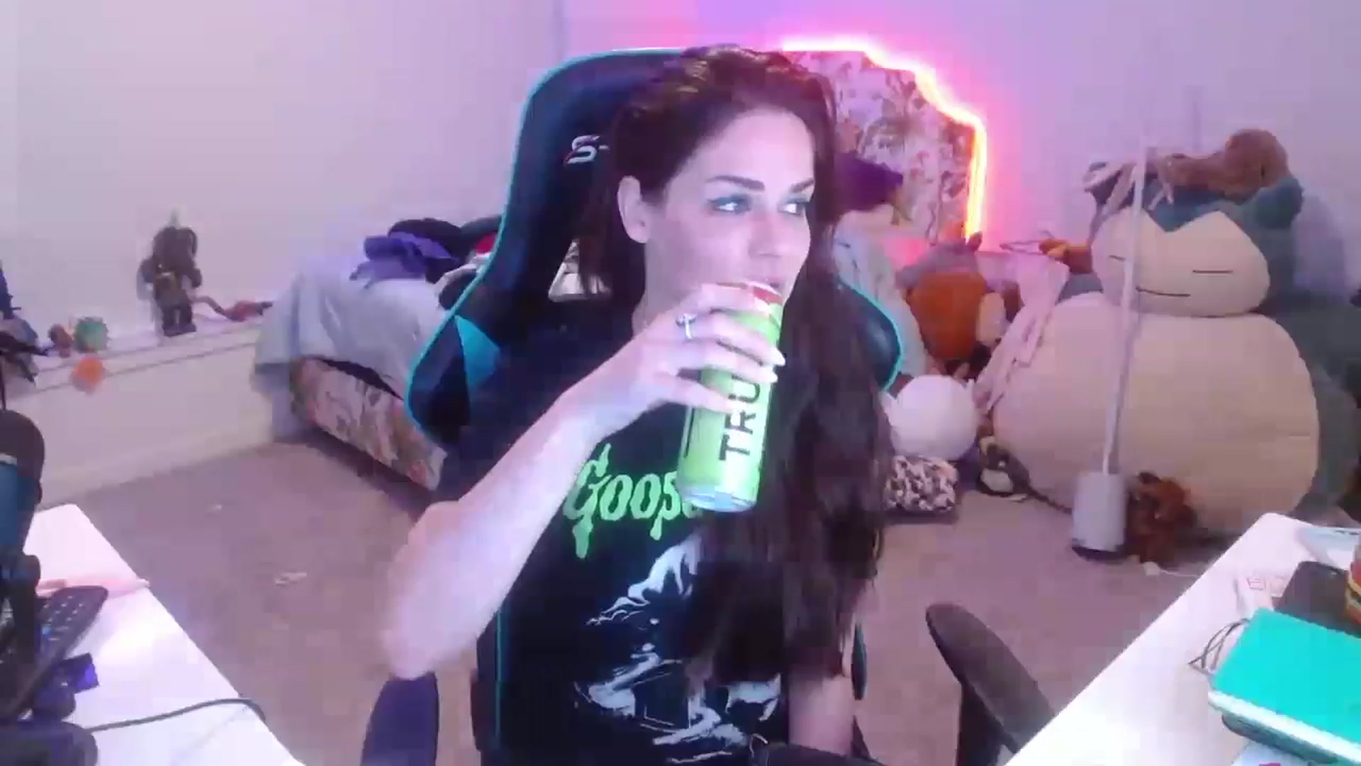 Gallery image thumbnail from DahliaIsDopey's myfreecams stream on, 12/05/2022, 06:41 image 11 of 20